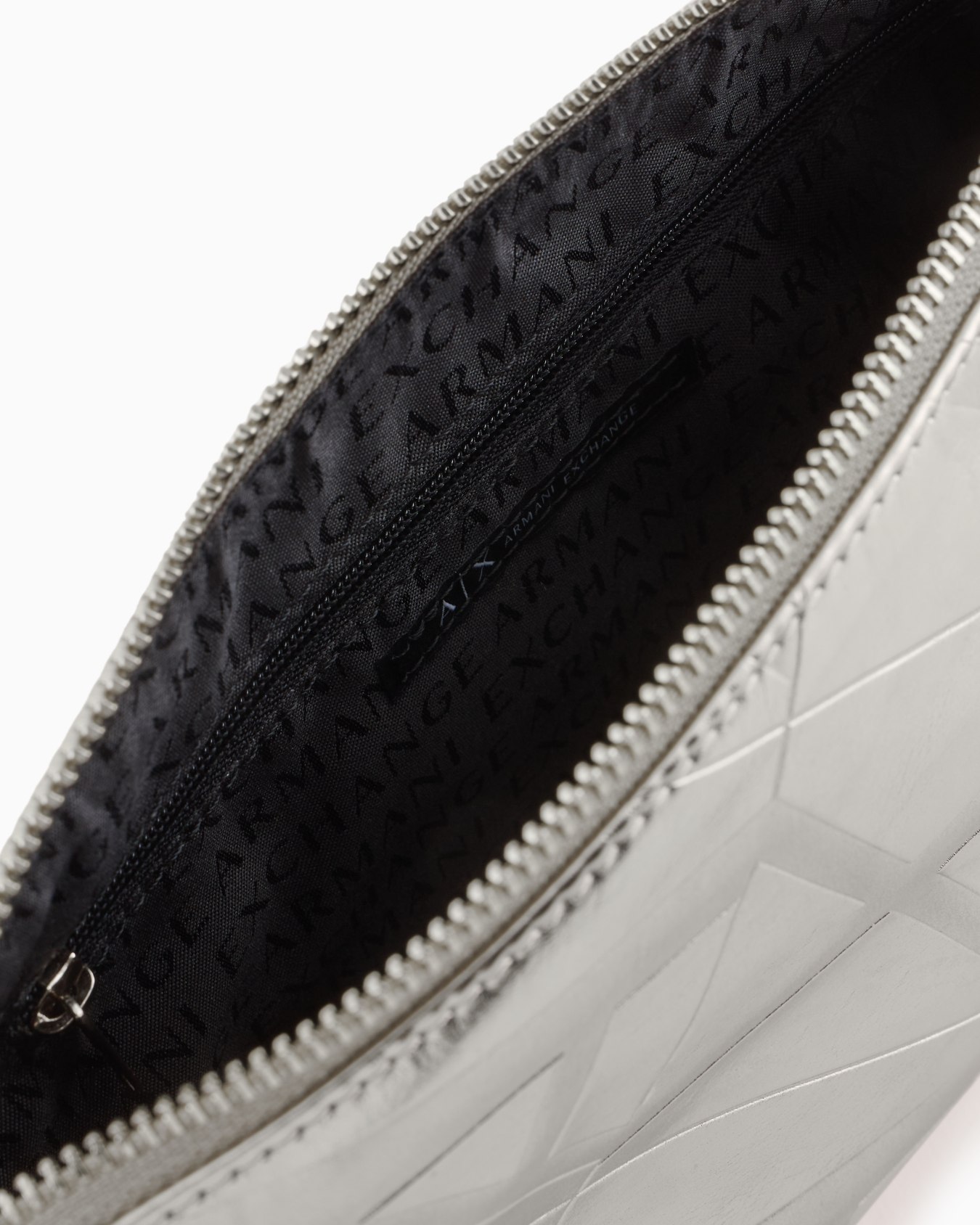  Bolso bandolera con maxilogotipo grabado Diapositiva 4