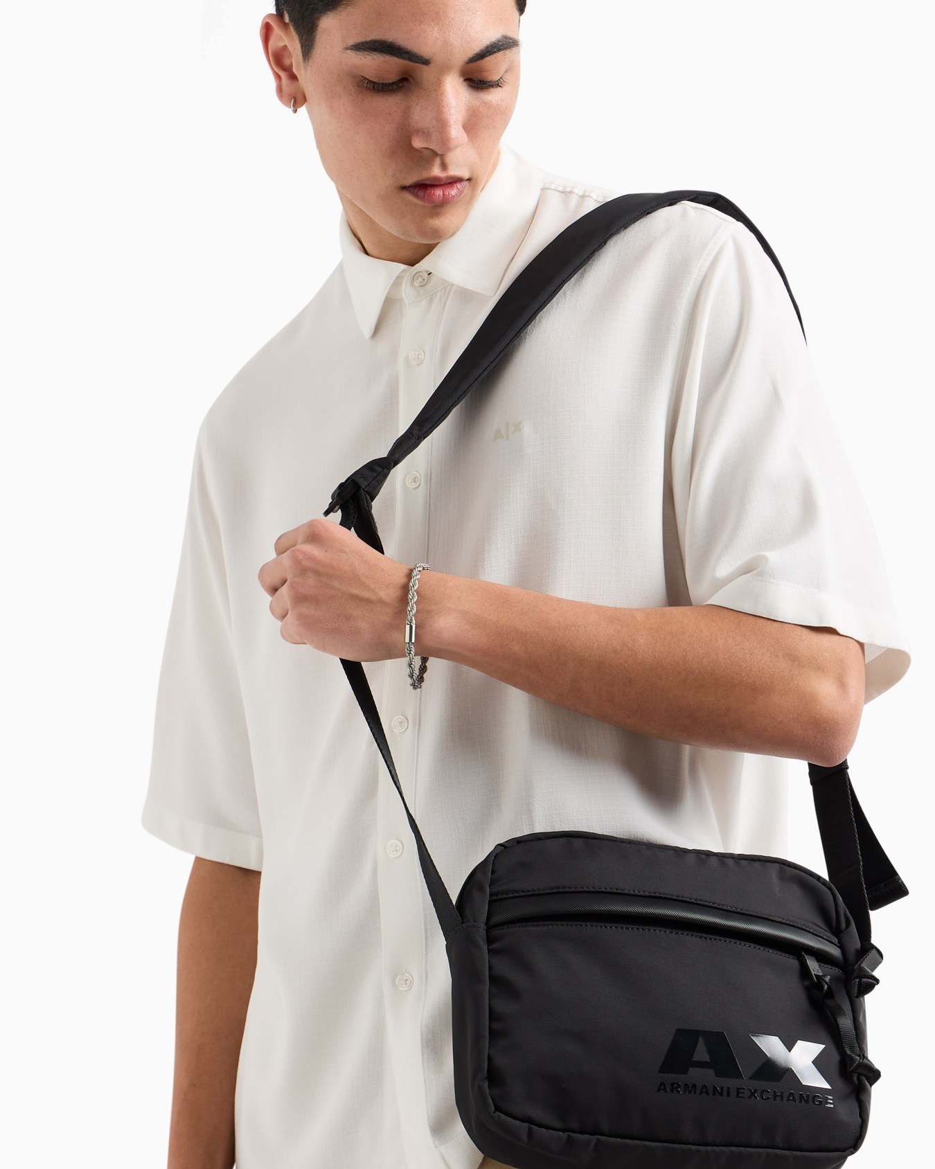 AXロゴ　ショルダーバッグ スライドする 5