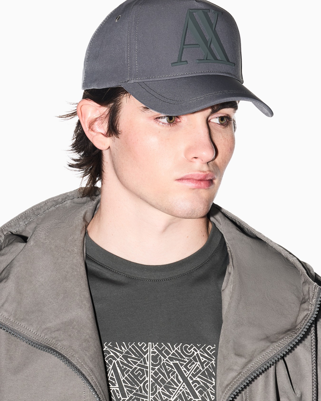 Cap with visor in nylon with logo  Slide 2