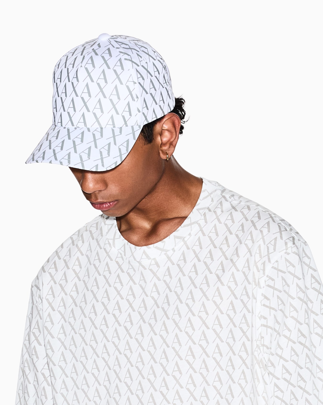 Cappello con visiera con logo allover Slide 3
