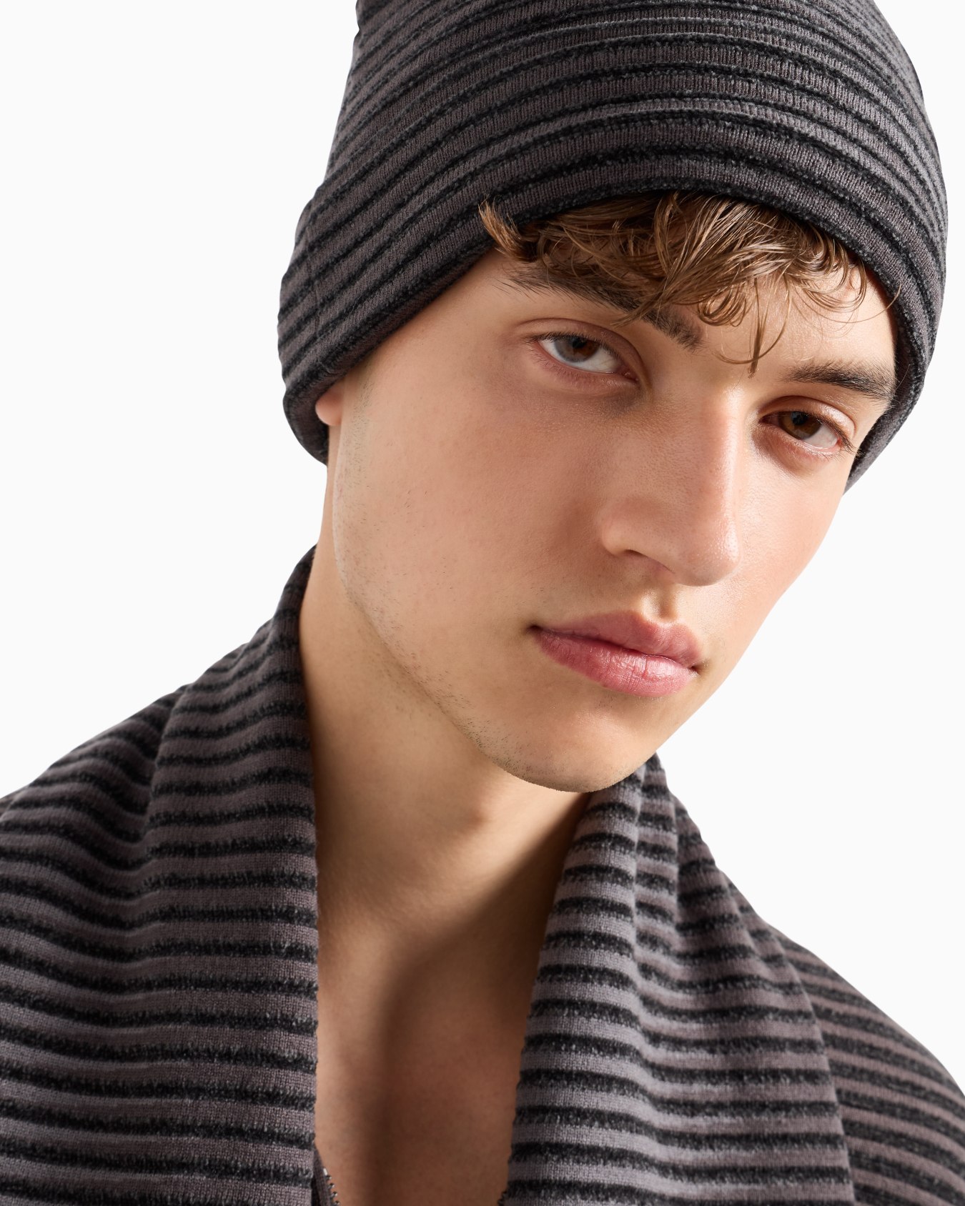 Virgin wool blend hat Slide 2