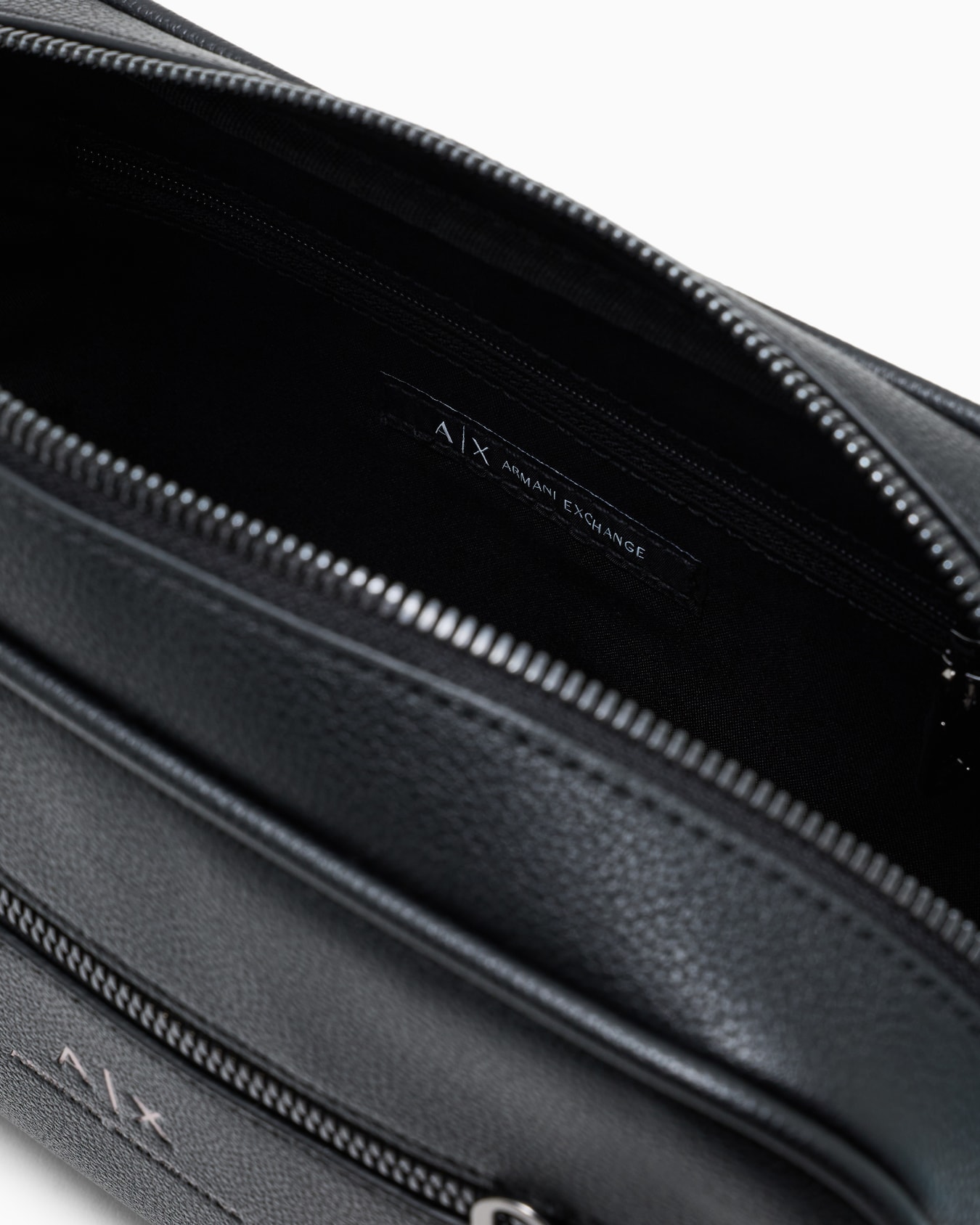 Beauty case with external drawstring Slide 3