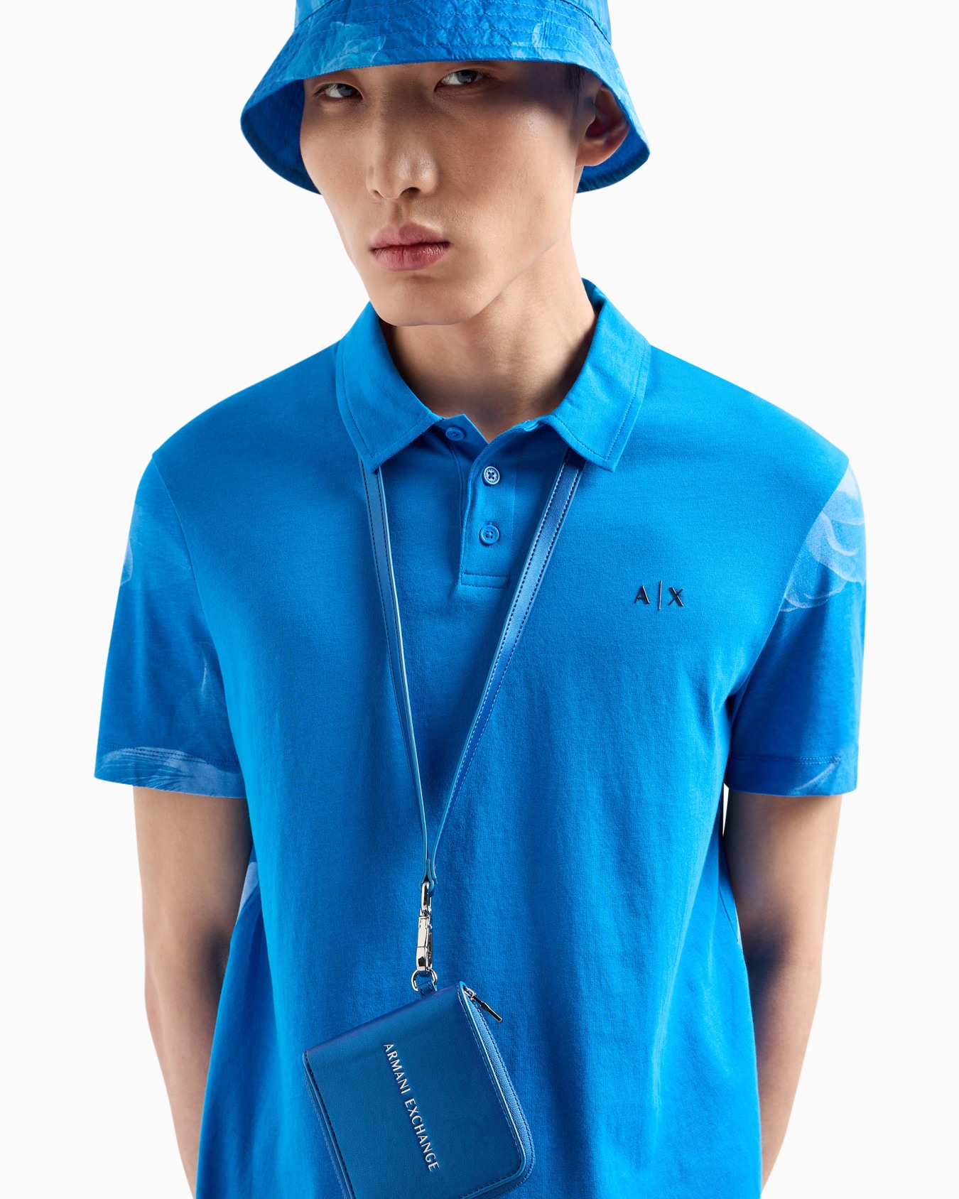 AXロゴ　ストラップ付き二つ折り財布 スライドする 4