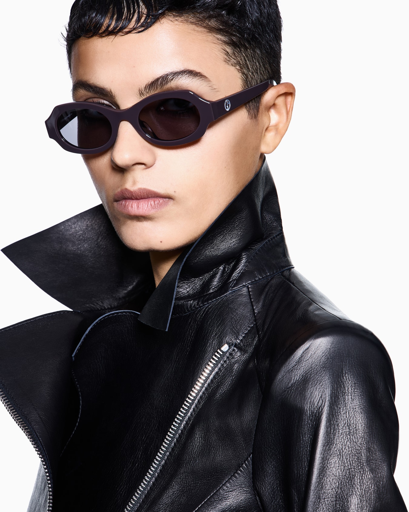 Oval women’s sunglasses Slide 1