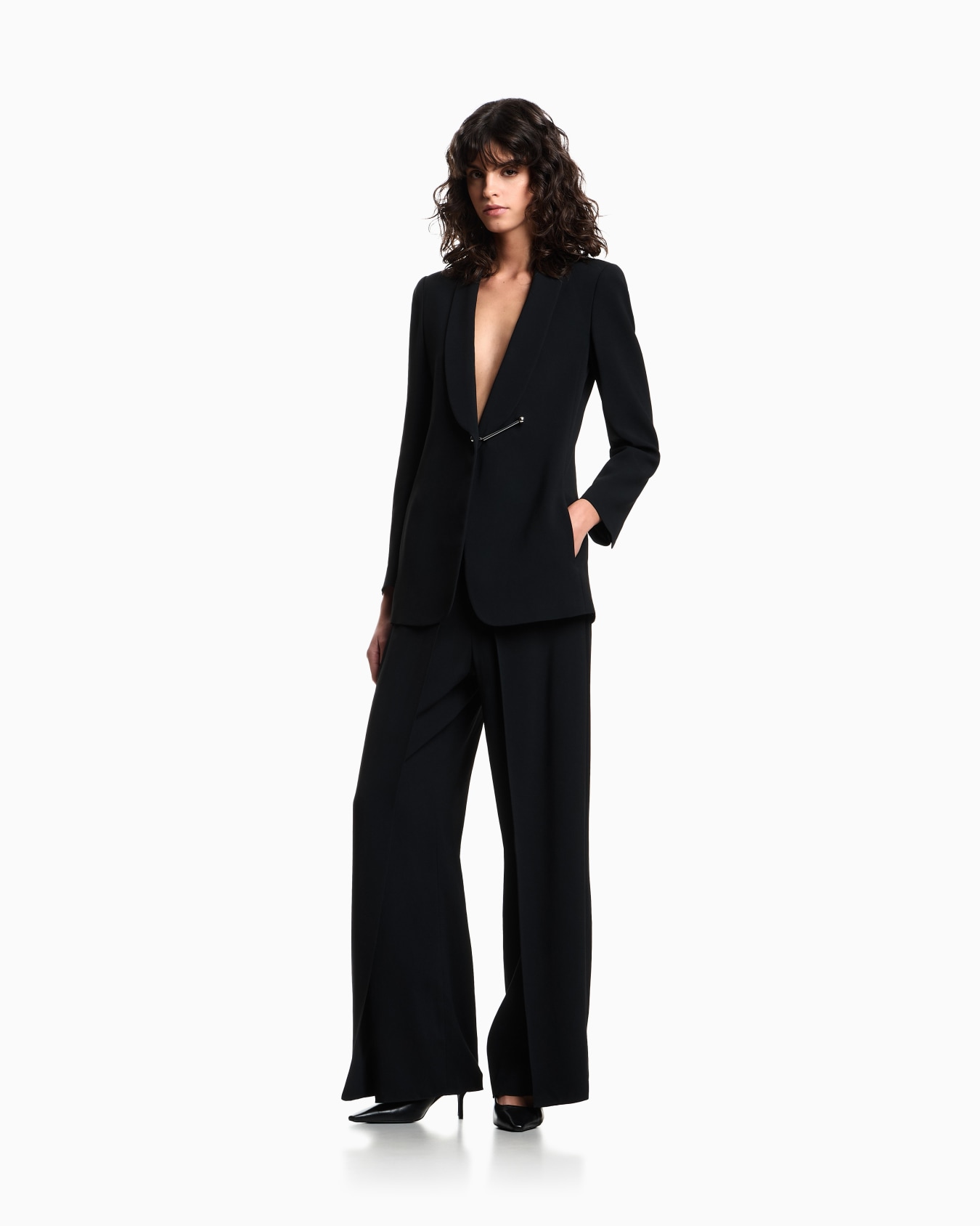 Chaqueta con solapas de chal en envers satén con cierre tipo piercing Diapositiva 1