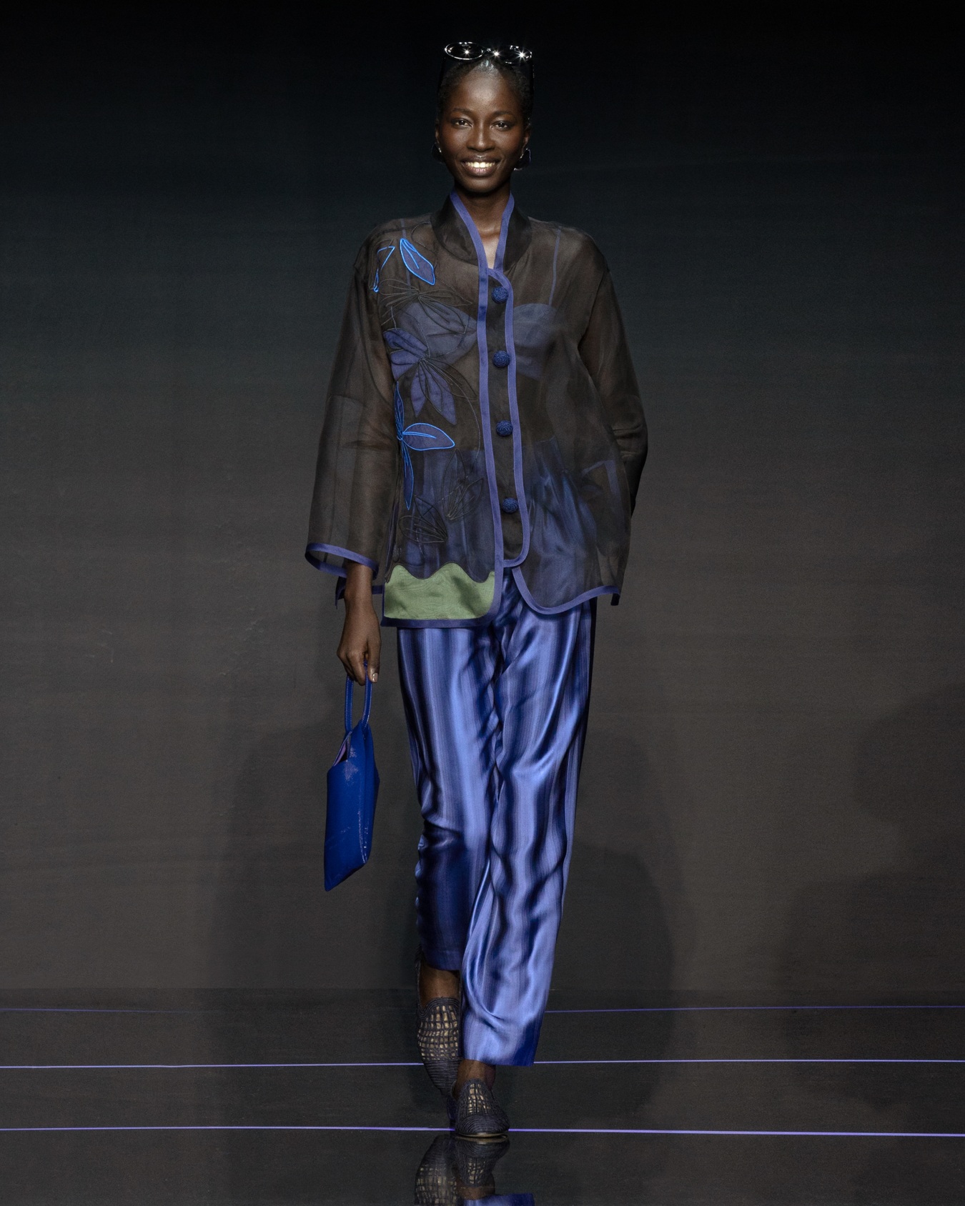 Pure silk organza shirt jacket with floral embroidery Slide 7