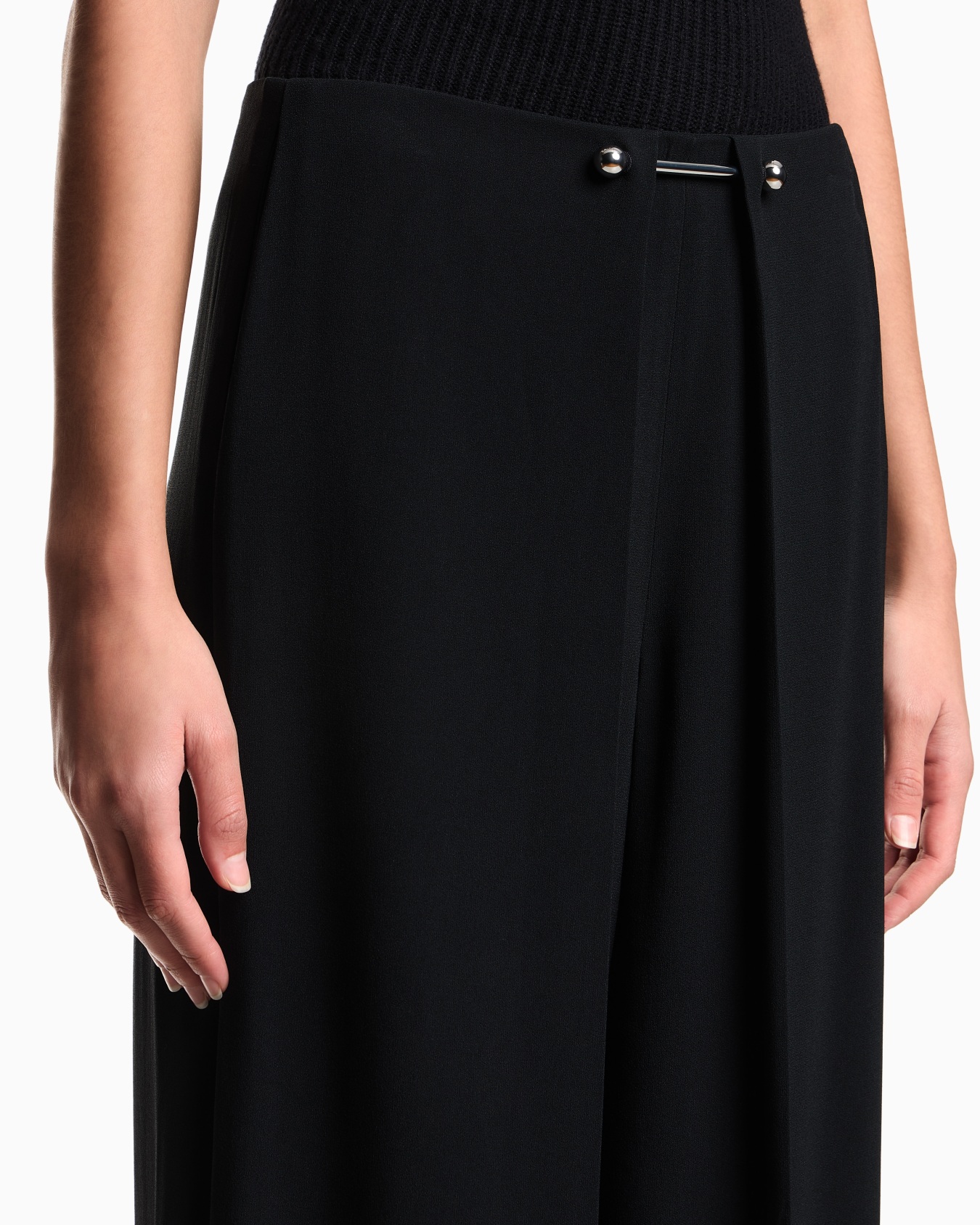 Pantalones de envers satén con cierre de piercing Diapositiva 4