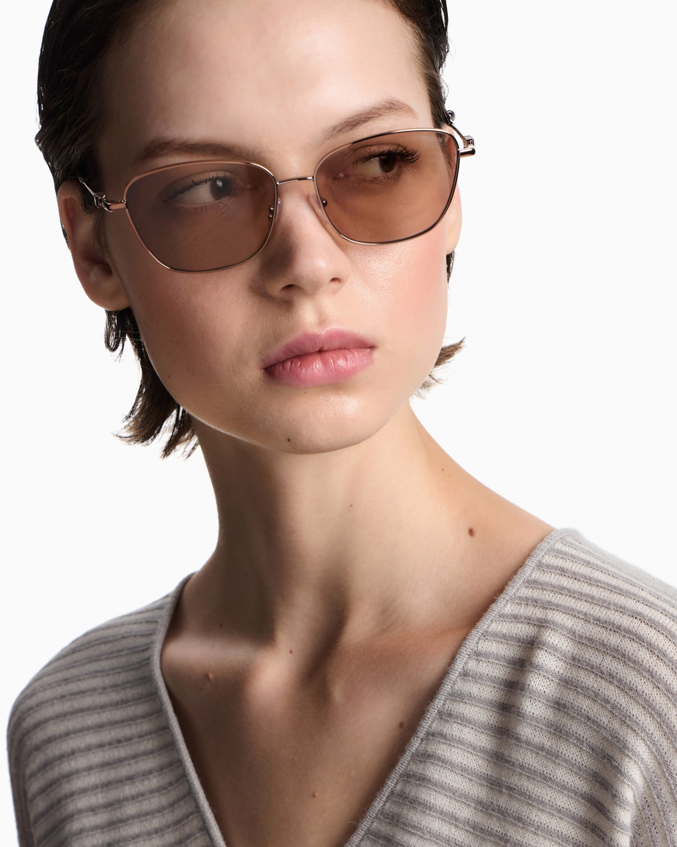 Sonnenbrille mit unregelmäßig geformter Fassung für Damen Folie 4