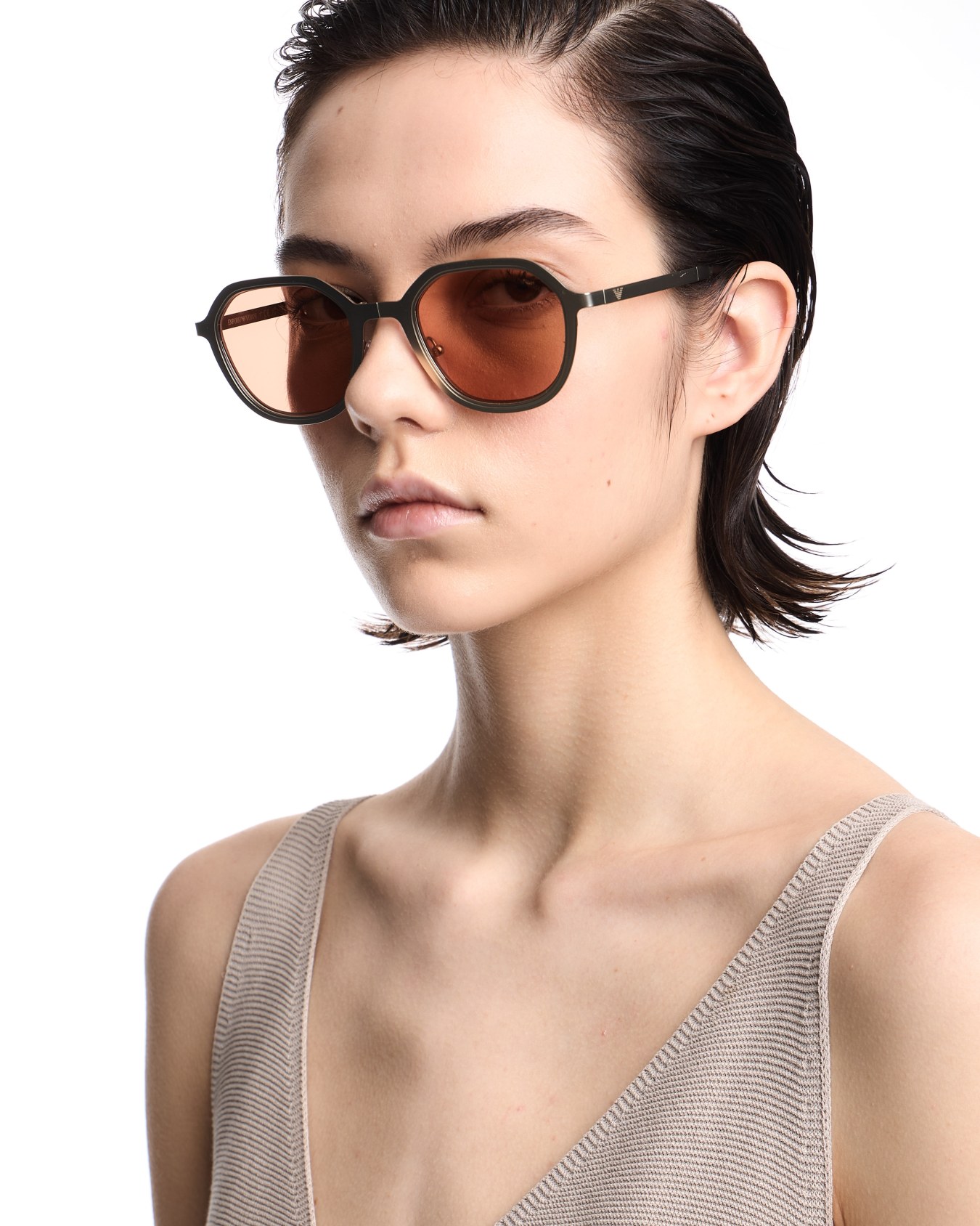 Irregular-shaped folding sunglasses Slide 6