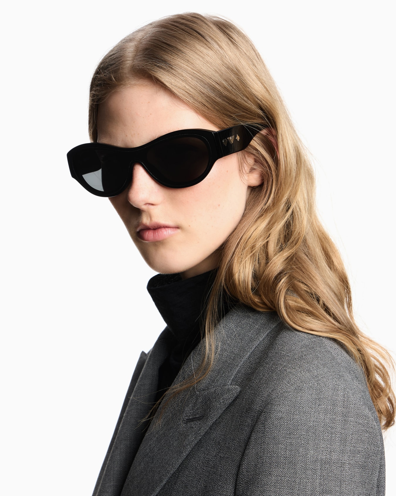 Occhiali da sole da donna forma irregolare Slide 1