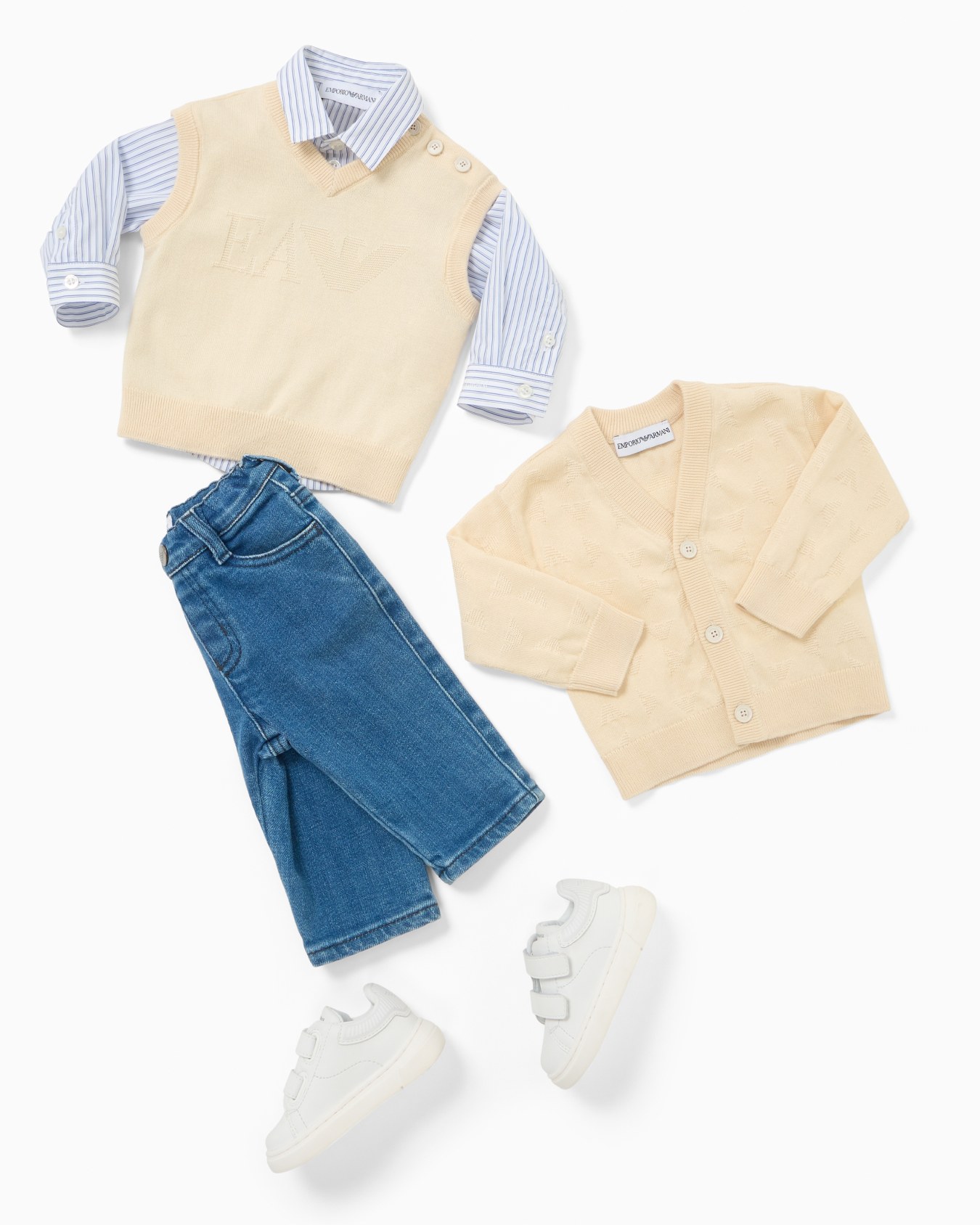 Shirt with embroidered cuffs Slide 3