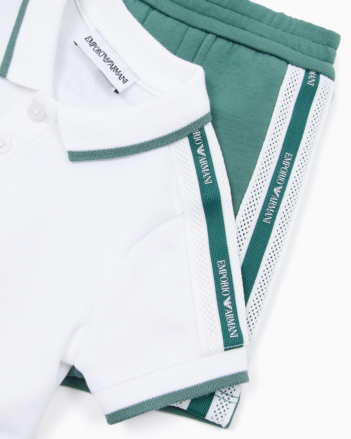 Conjunto de polo y bermudas de punto con cinta con logotipo Diapositiva 1