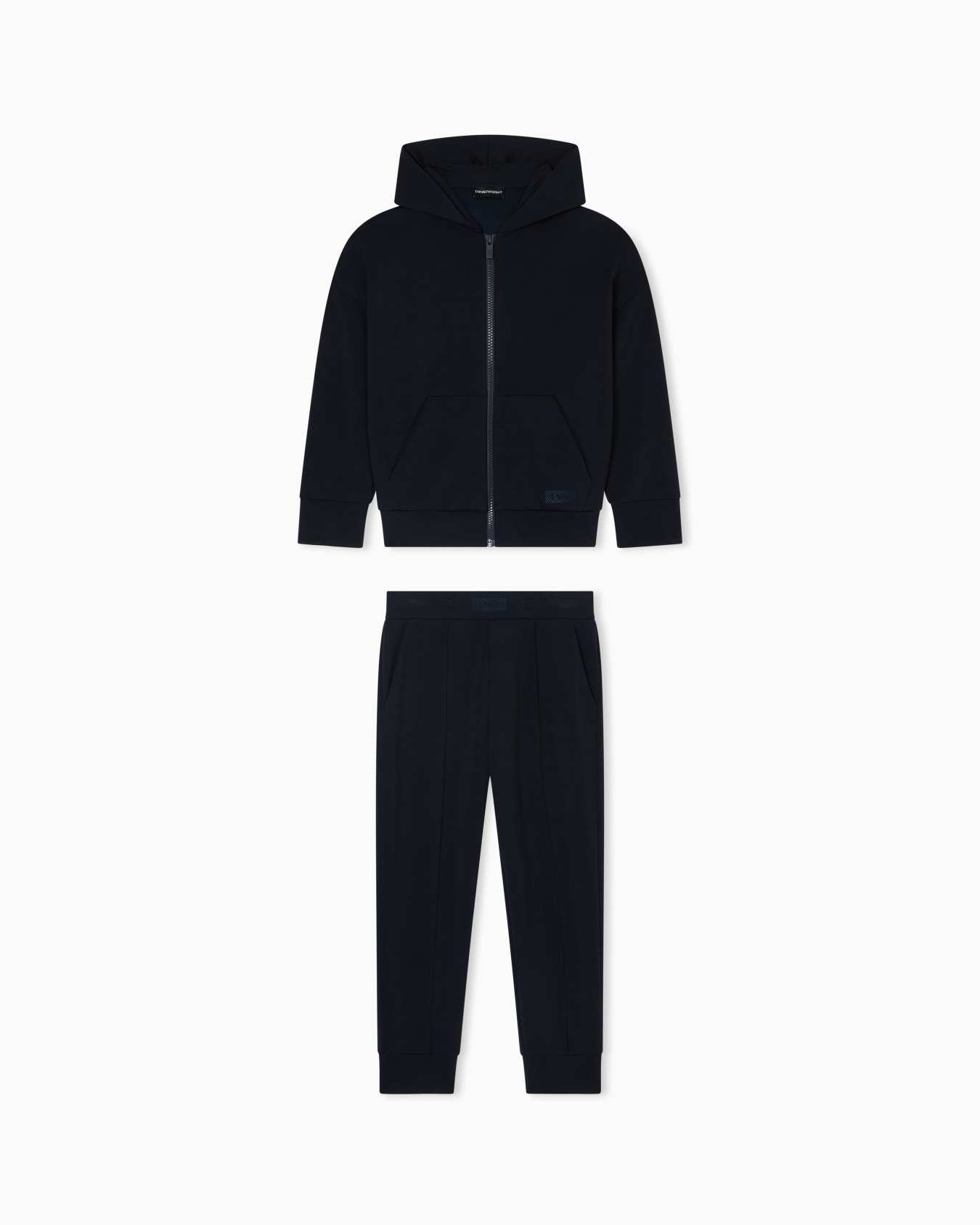 Trainingsanzug mit einem Sweatshirt mit Reißverschluss und Kapuze, gefertigt aus doppellagigem Jersey Folie 0