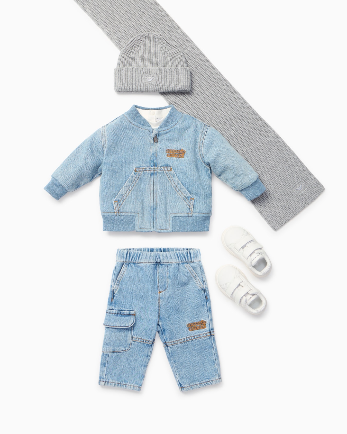 Denim jeans with an elasticated waist and logo embroidery Slide 3