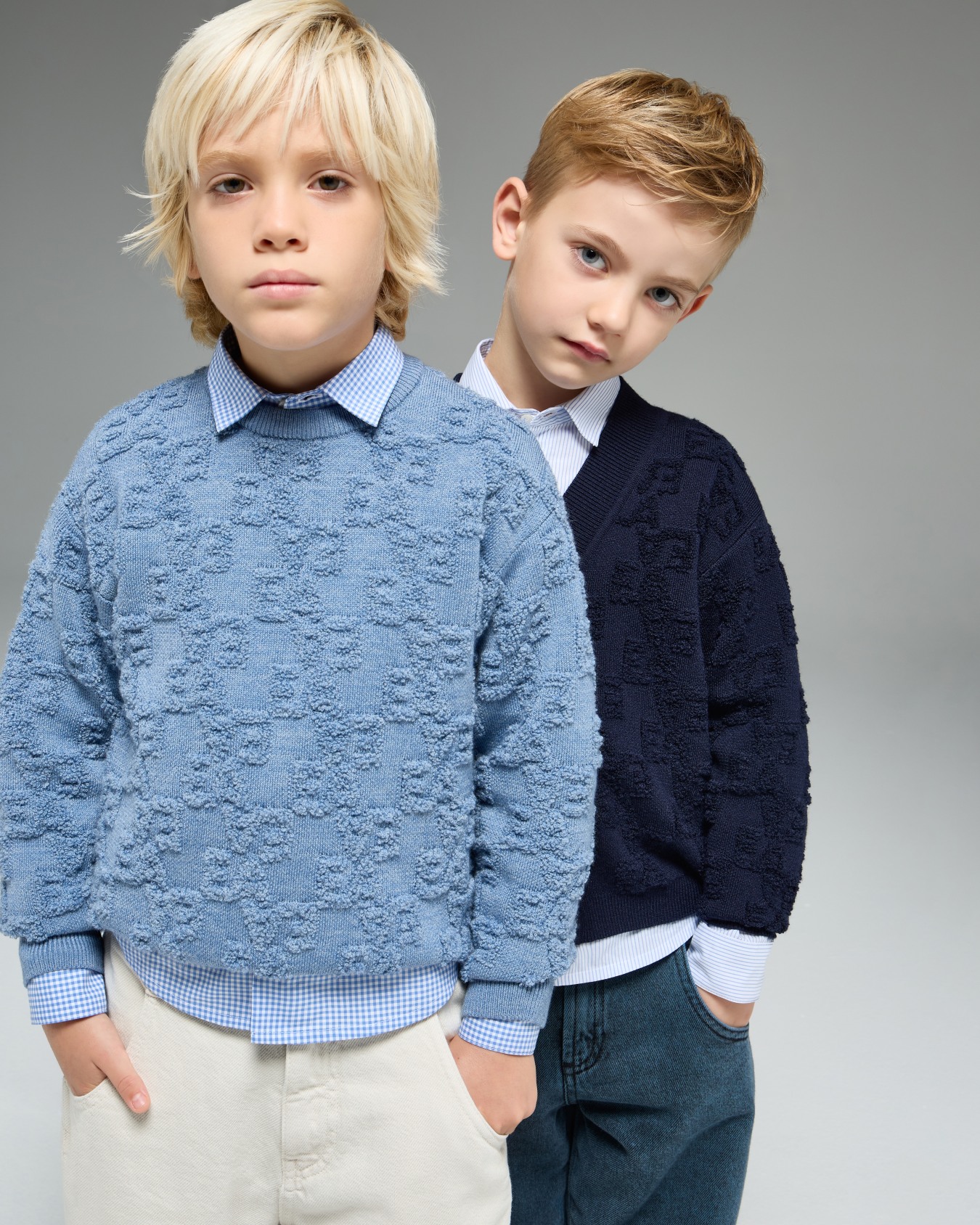Poplin shirt with all-over pattern Slide 3
