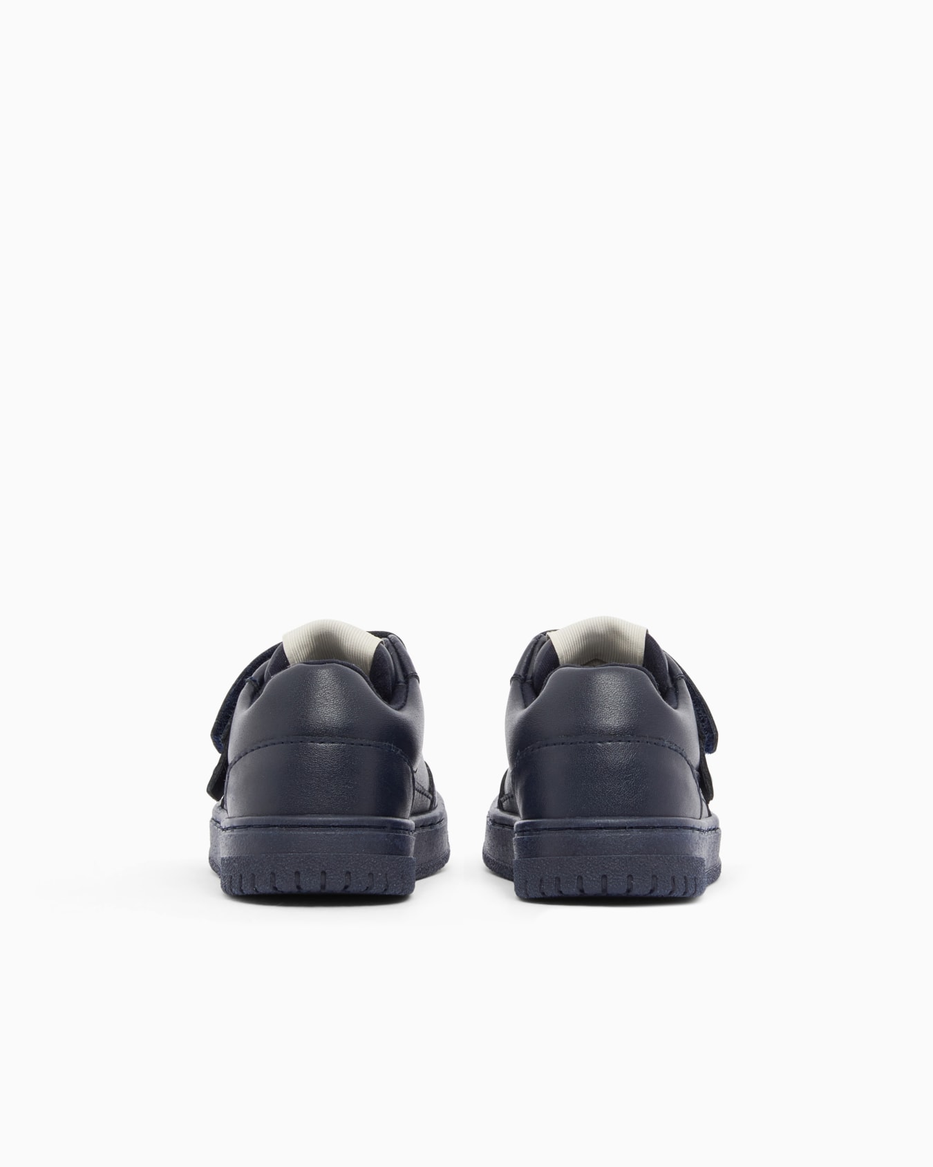 Sneakers with shiny leather and double strap closure Slide 3