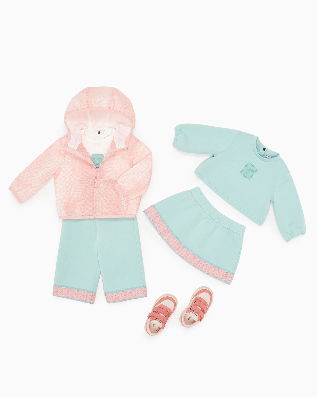 Hooded blouson in all-over eagle nylon スライドする 3