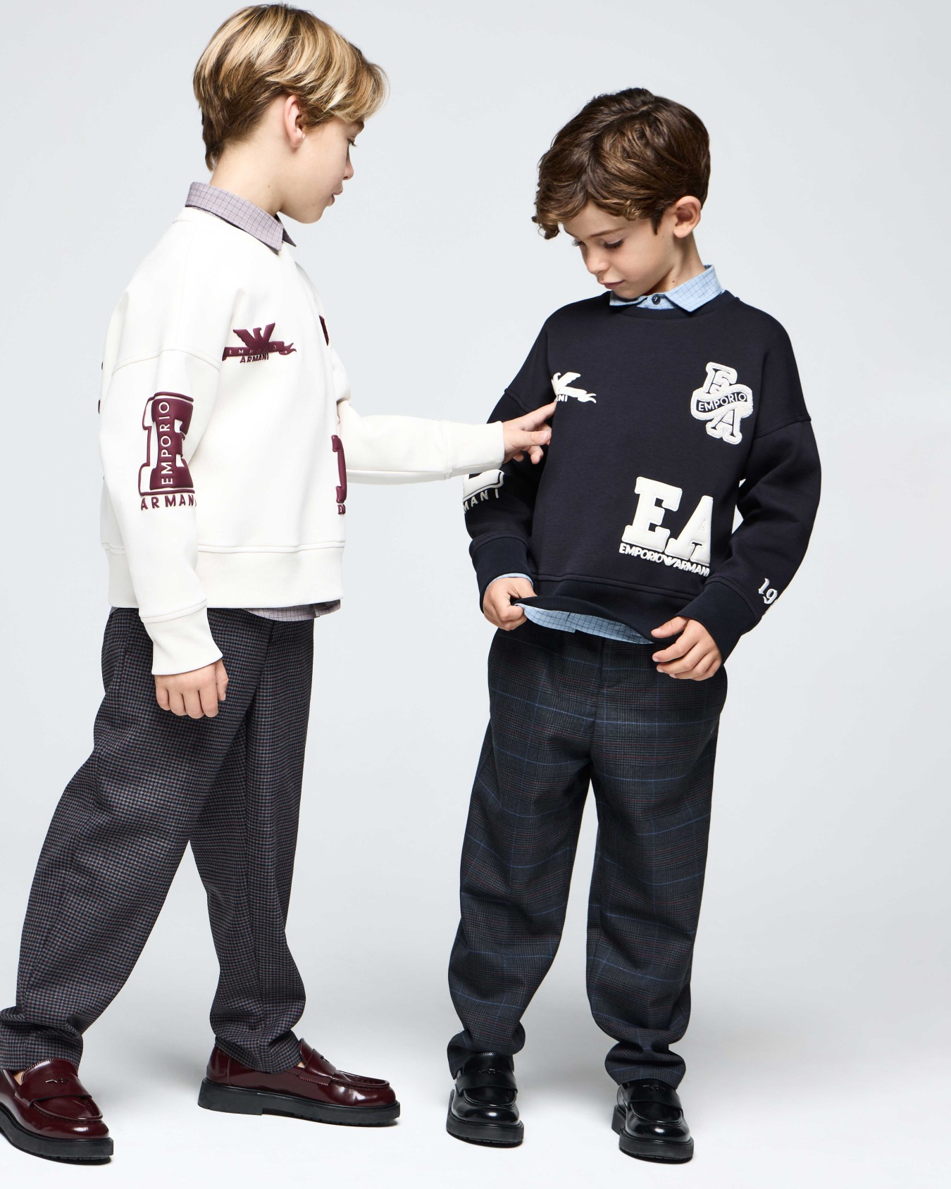 Sweatshirt double jersey oversized with prints and appliqué Slide 3