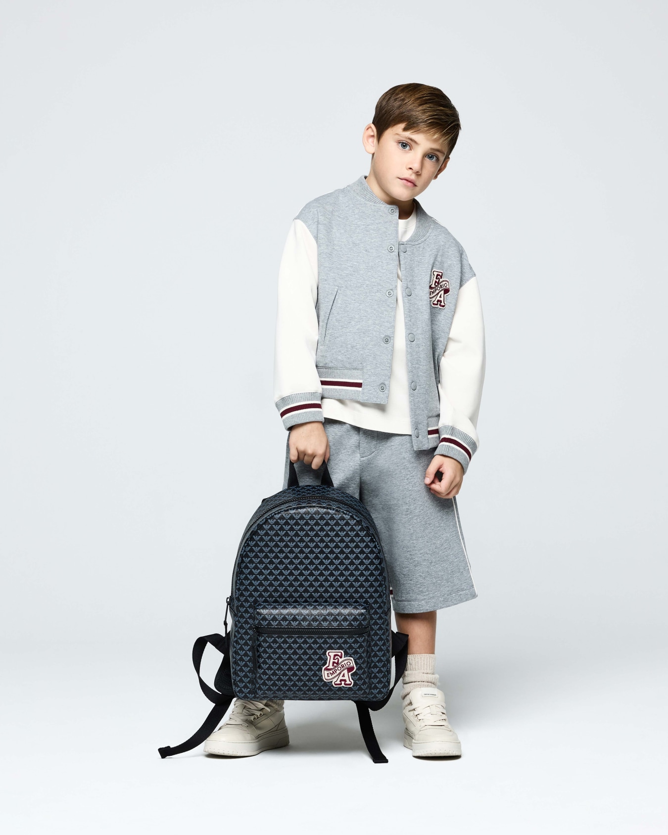 Double jersey varsity sweatshirt with contrasting sleeves Slide 3