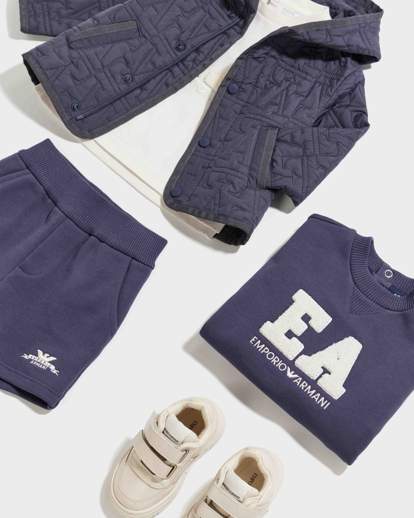 Cotton fleece sweatshirt with logo and back button placket Slide 3