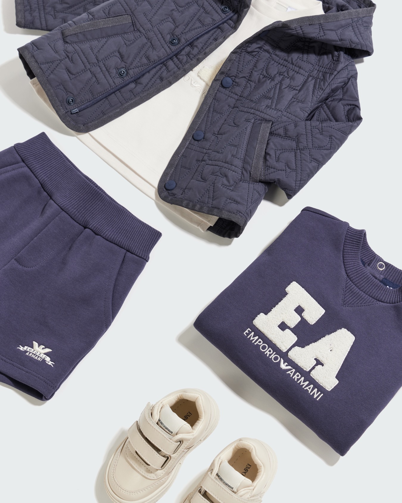 Blouson jacket with a quilted hood and embossed pattern Slide 3