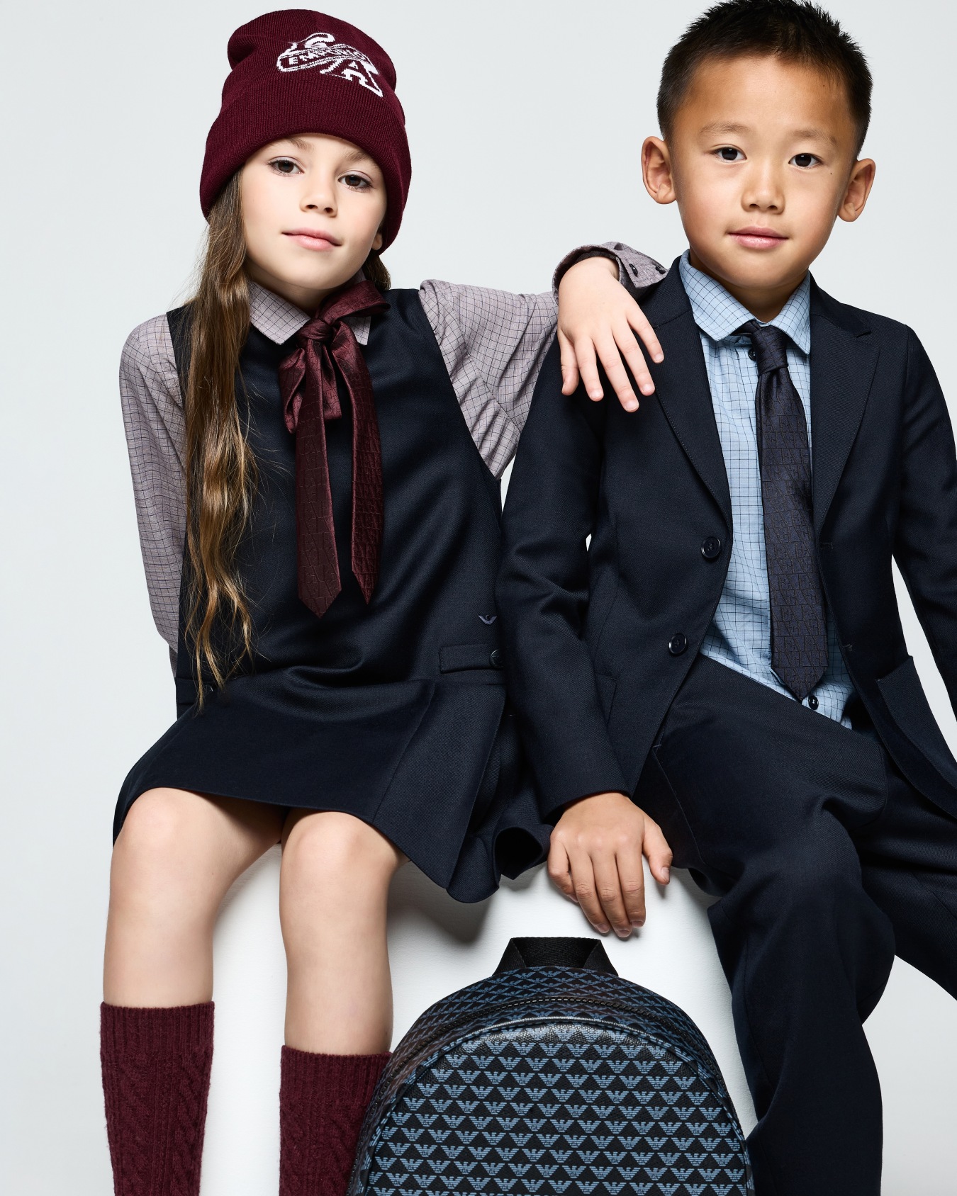 Fresco wool blazer with a notched lapel and flap pockets Slide 3