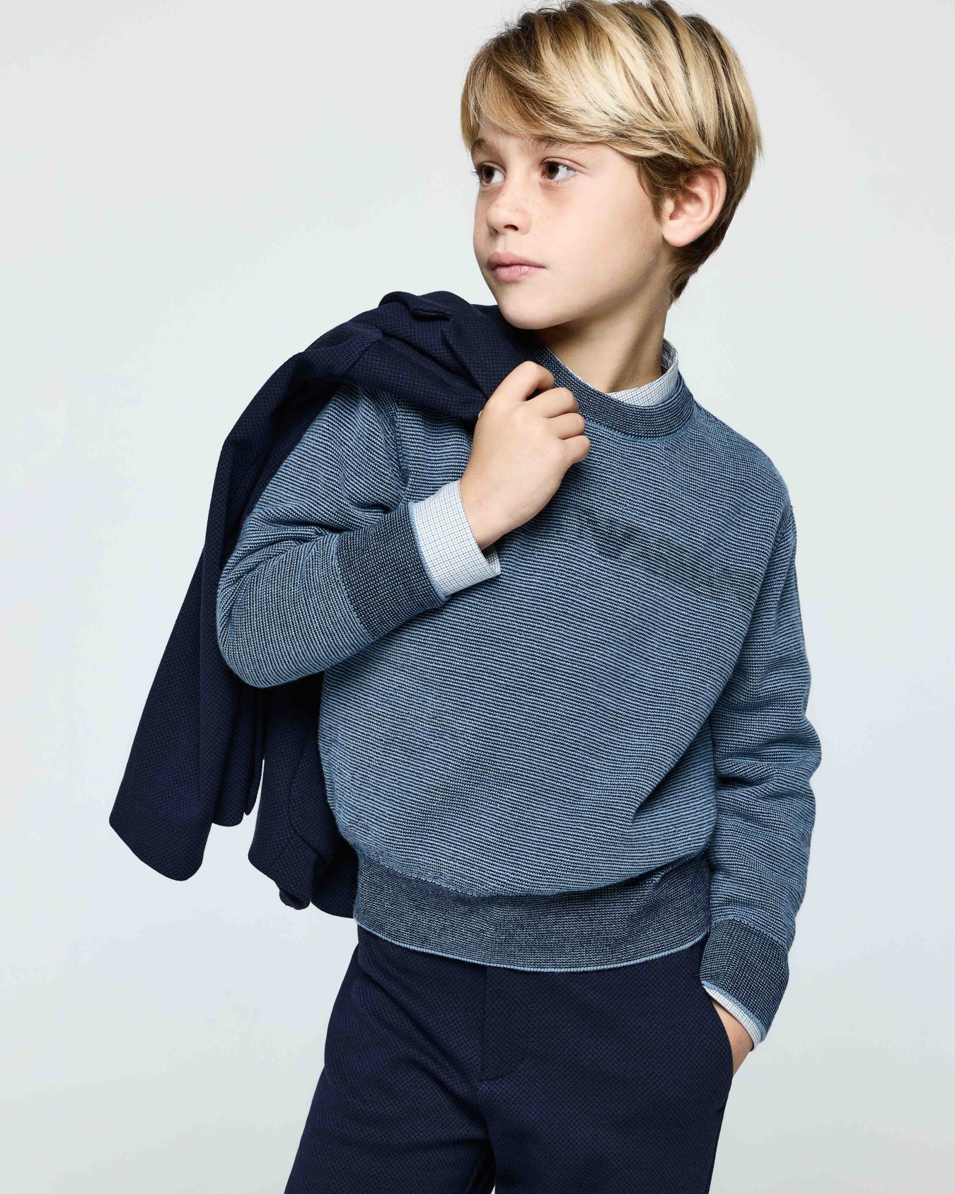 Blazer with micro-pattern and notched lapels and two buttons Slide 3