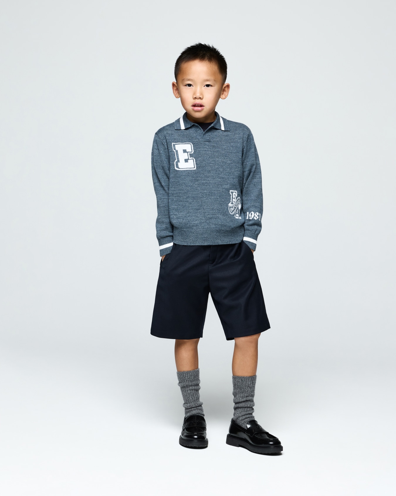 Shorts in lightweight wool with a regular fit and flat front Slide 3