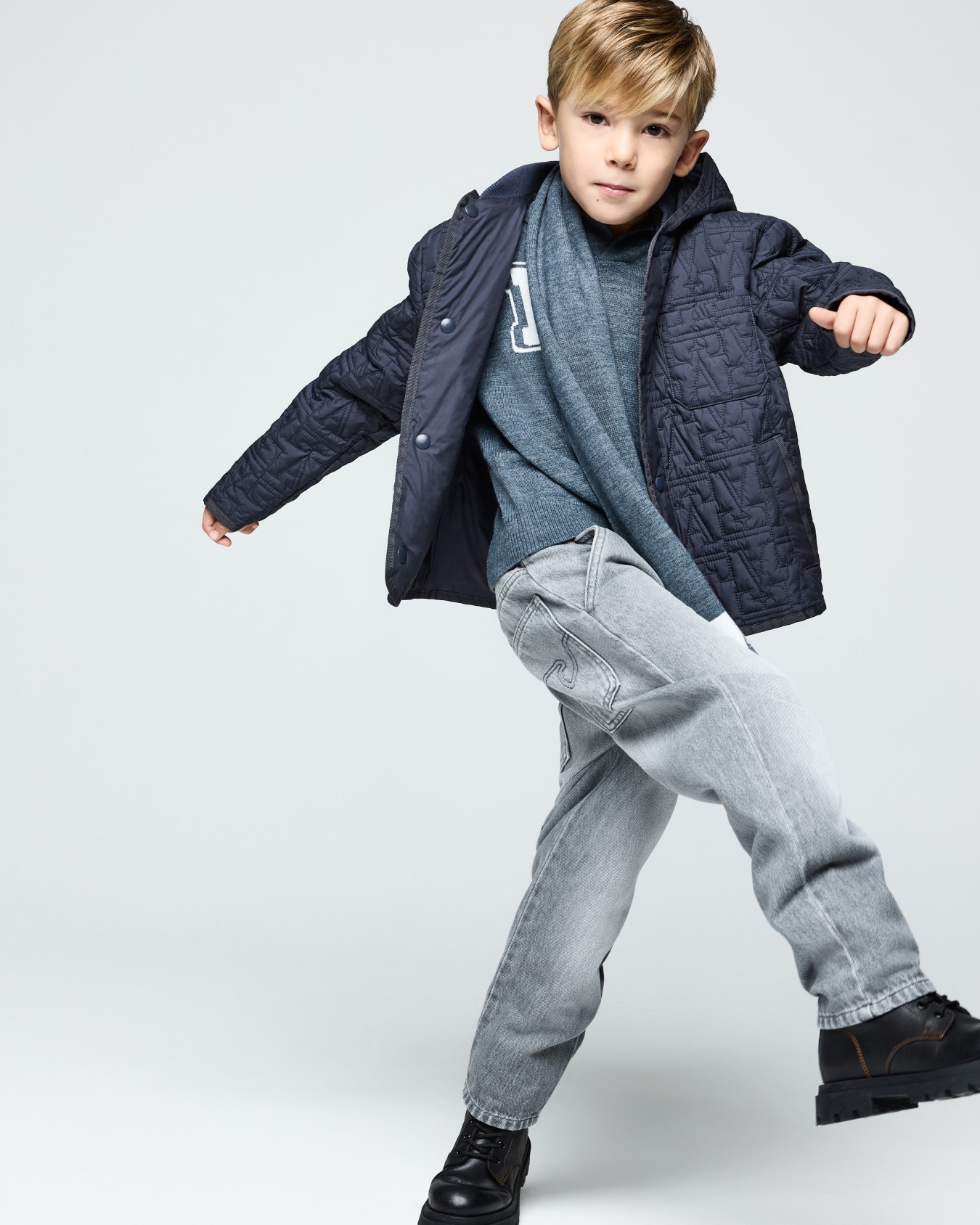 Knitwear set with virgin wool logo beanie and scarf Slide 2