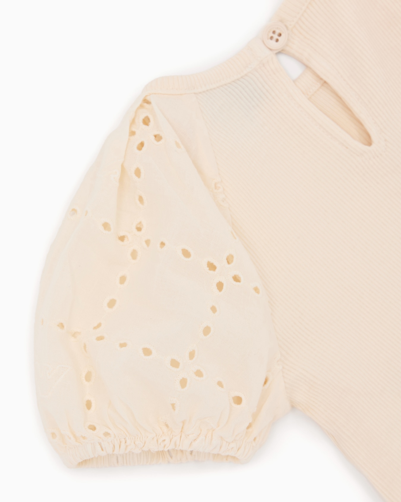 T-shirt with eyelet embroidery puffed sleeves Slide 1