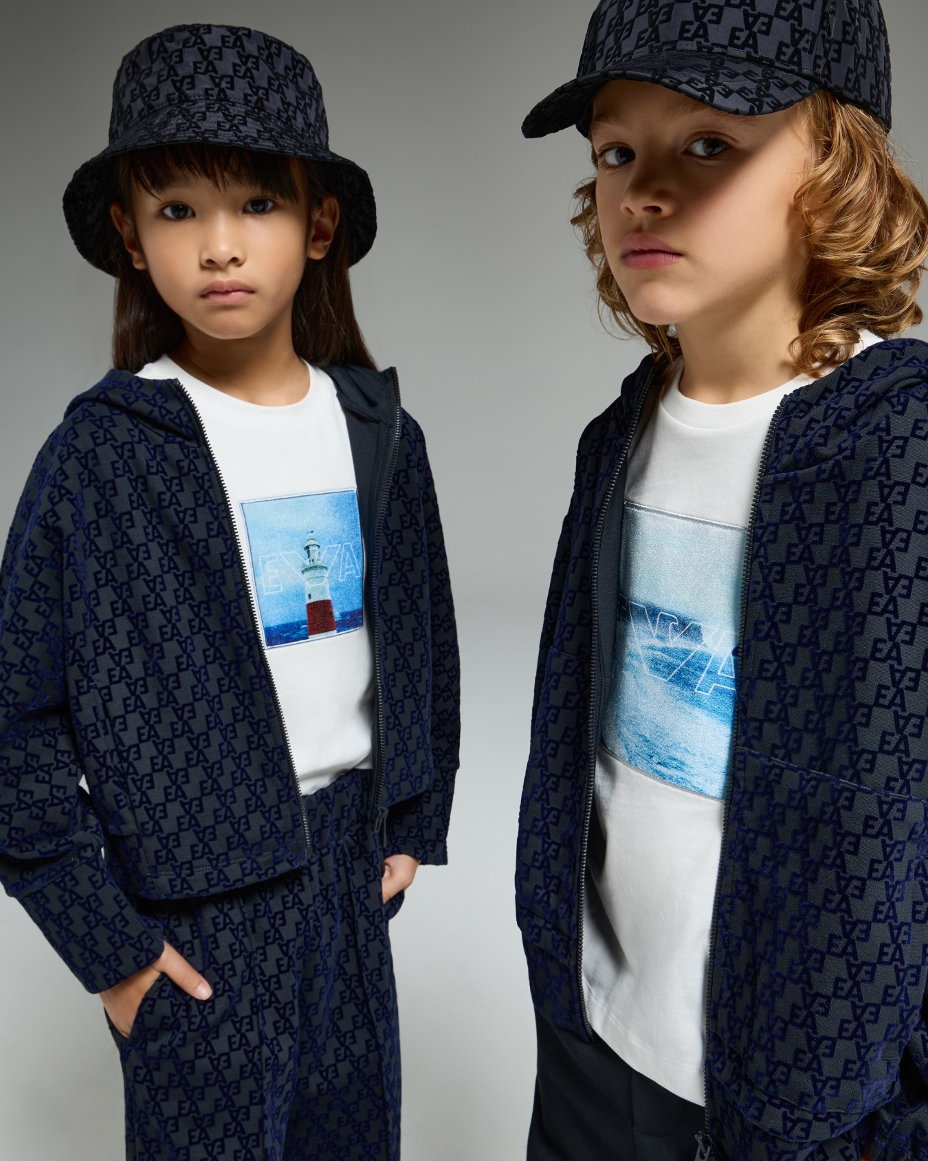 Hooded, zip-up sweatshirt in interlock jersey with all-over flocked EA logo Slide 3