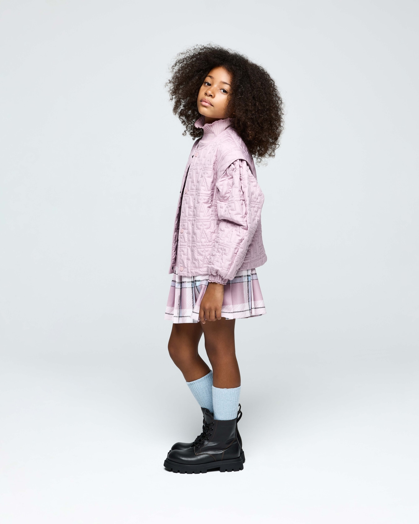 Mid-thigh pleated skirt with a printed tartan pattern Slide 3
