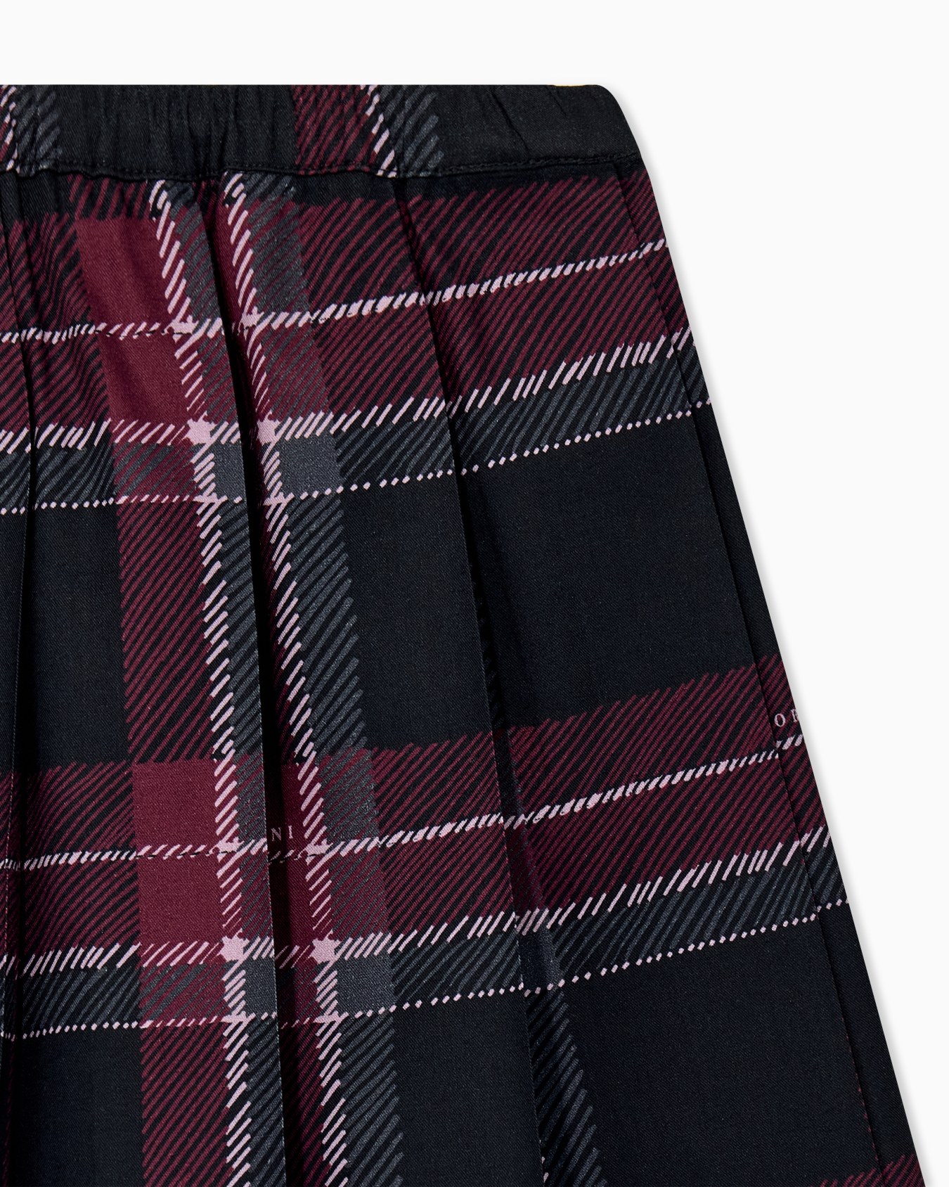 Mid-thigh pleated skirt with a printed tartan pattern Slide 1