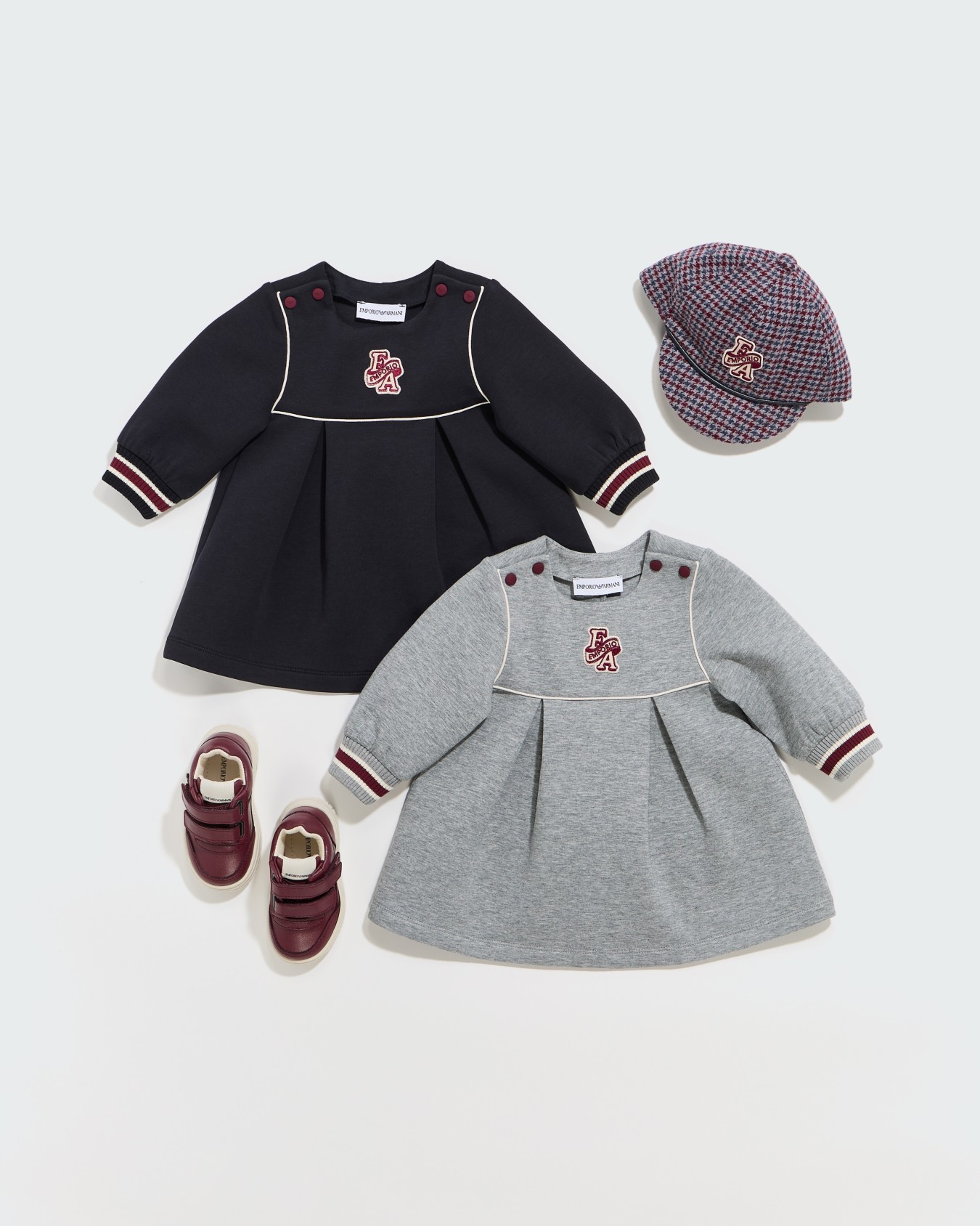 Cotton double jersey dress with pleats and embroidered logo Slide 3