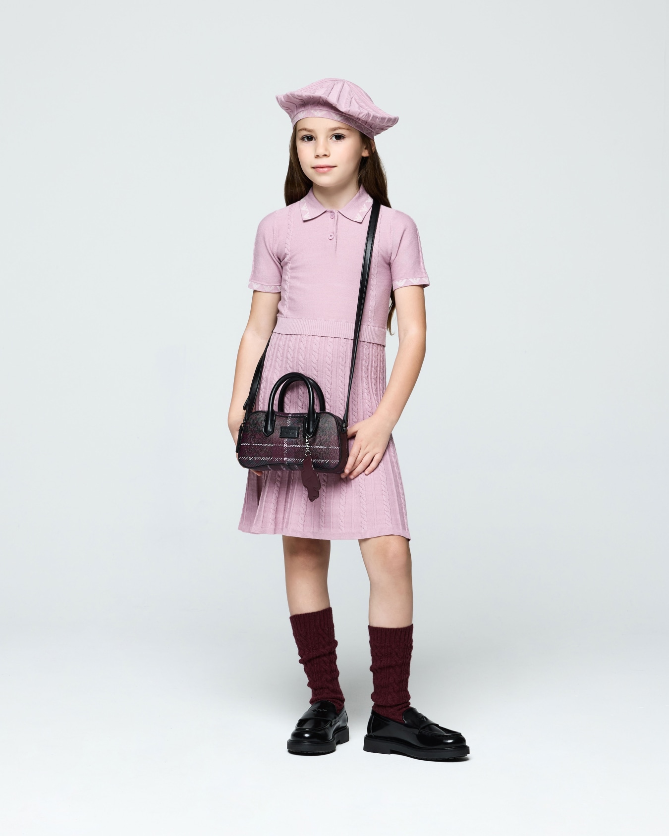 Vestido de punto trenzado con cuello polo y falda plisada Diapositiva 3