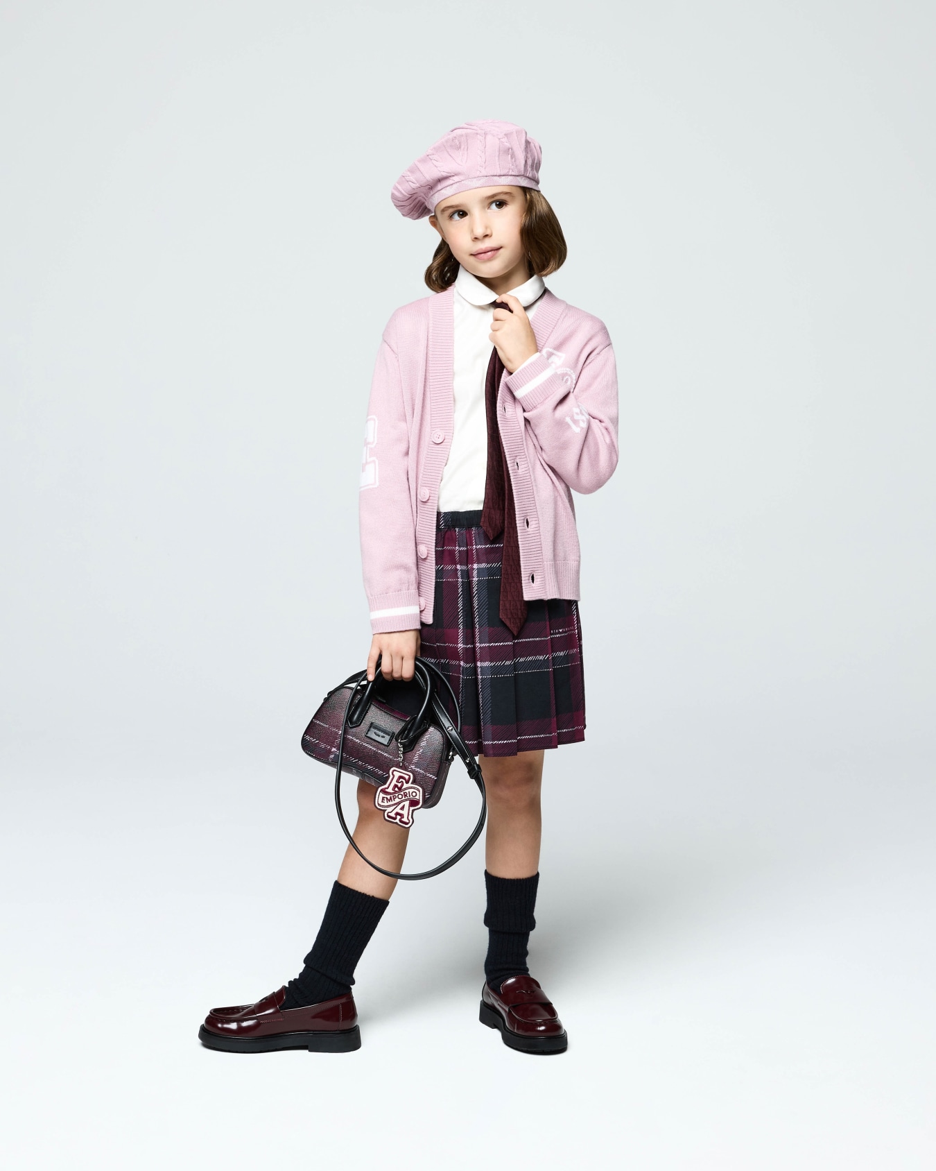 Viscose knit beret with a textured braided pattern Slide 2
