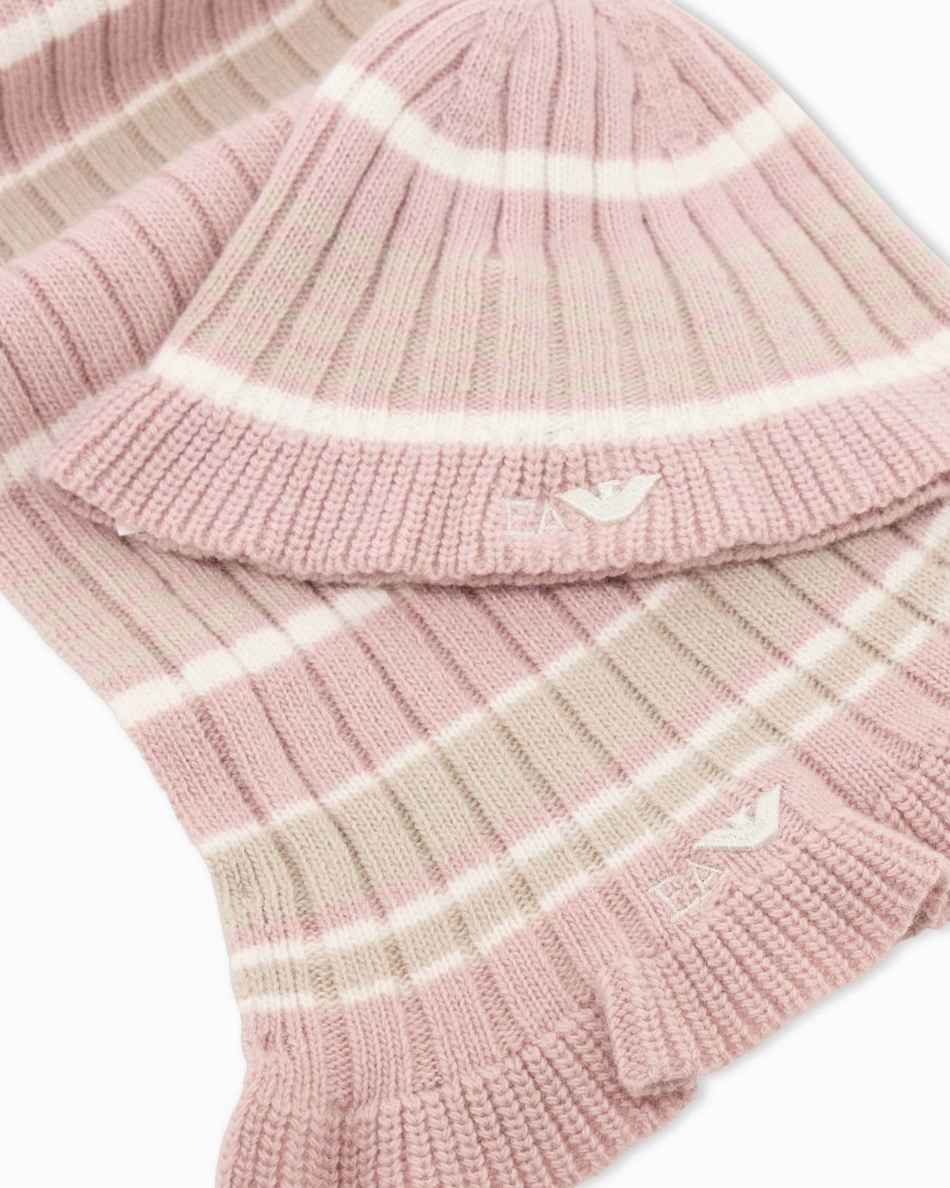 Ribbed knitwear set with a folded brim beanie and scarf Slide 1