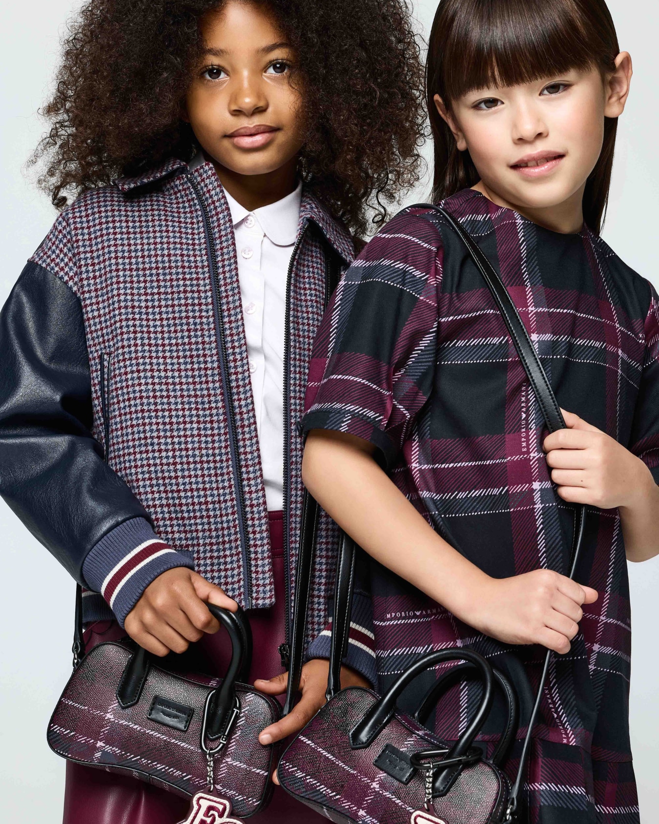Tartan effect handbag with a zip and a shoulder strap Slide 5
