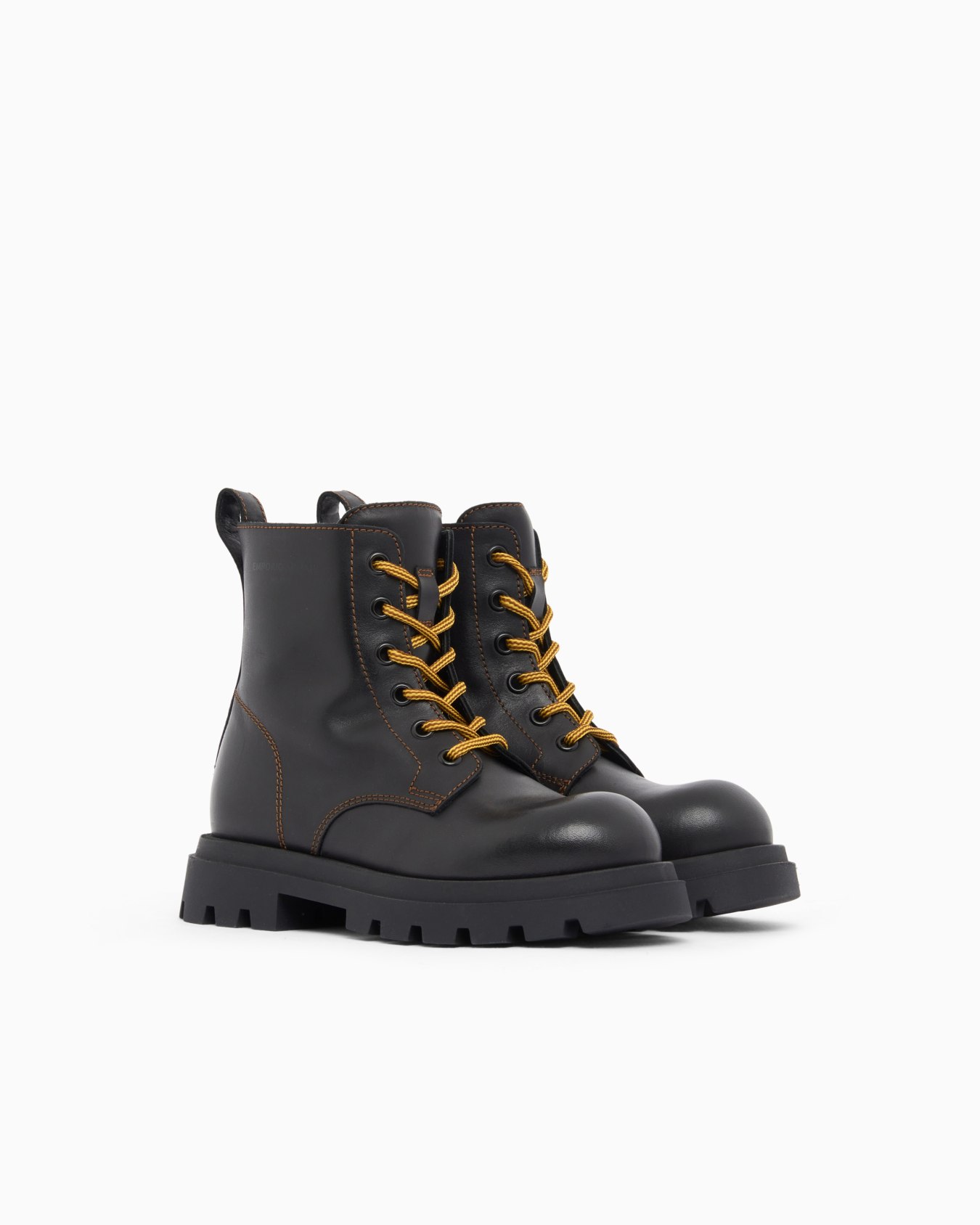 Bottines cuir brillant lacets semelle crantée Diapositive 1