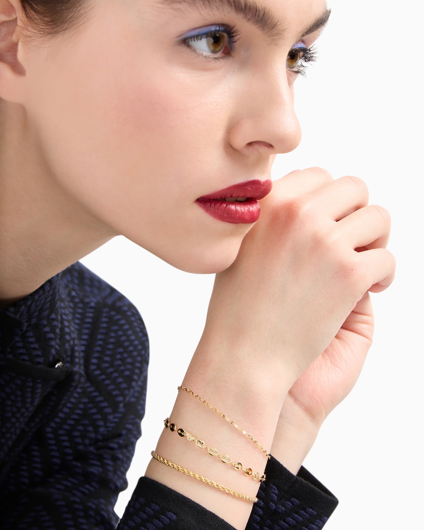 Mehrreihiges Armband aus goldfarbenem Messing Folie 1