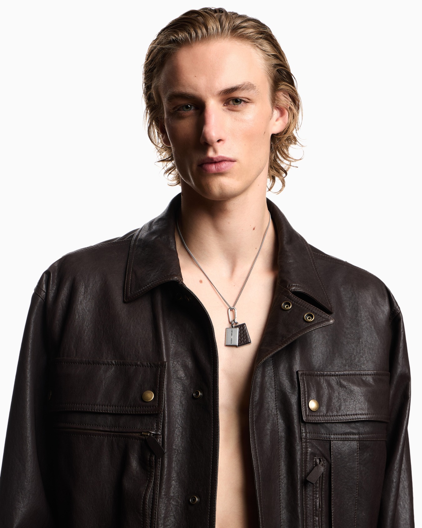 Collar con placas de acero inoxidable Diapositiva 1