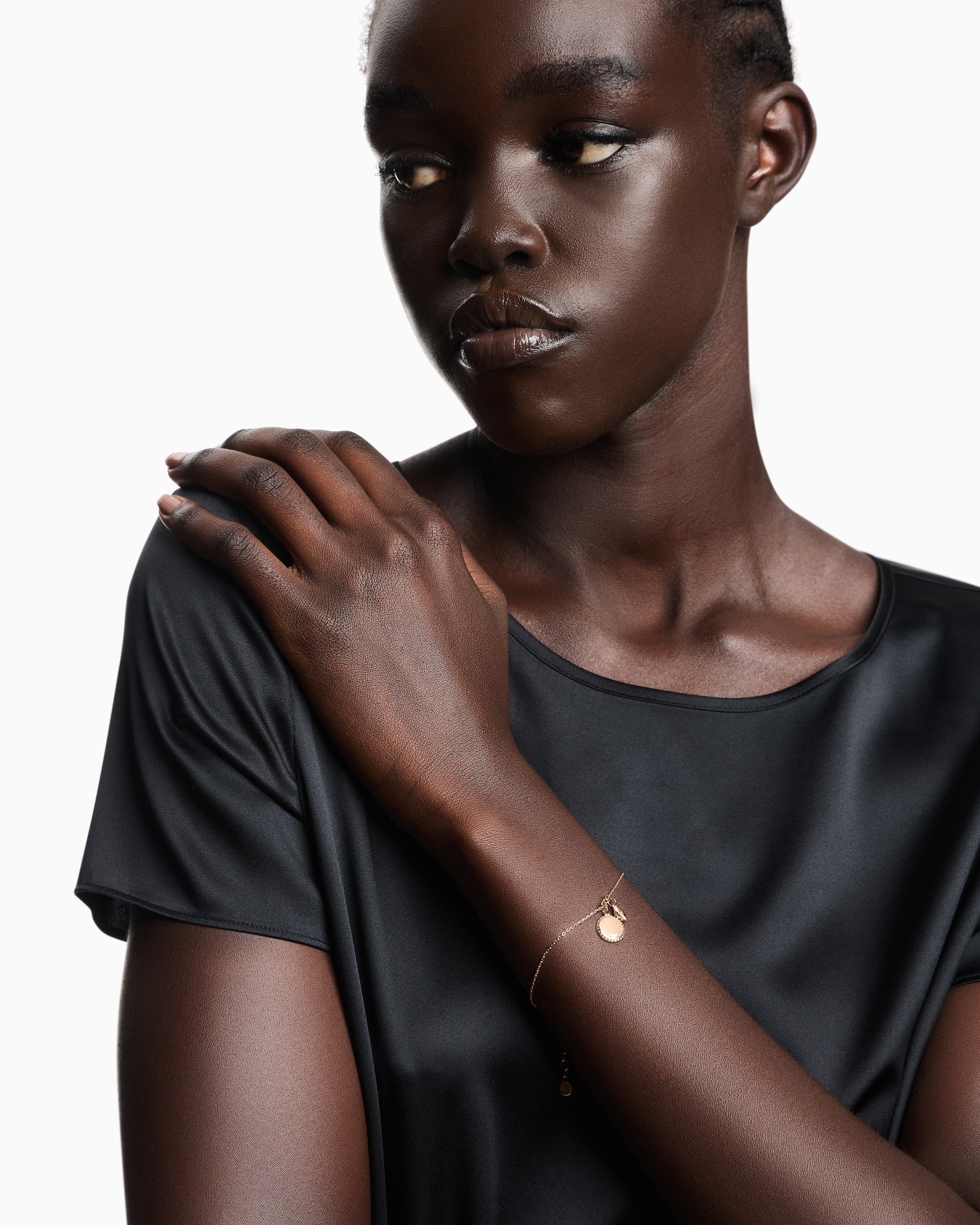 Pulsera con colgante de latón color oro rosa Diapositiva 1