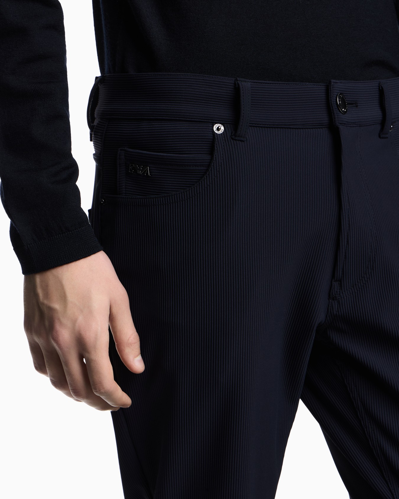 Pantalon cinq poches en nylon stretch effet canneté Diapositive 4