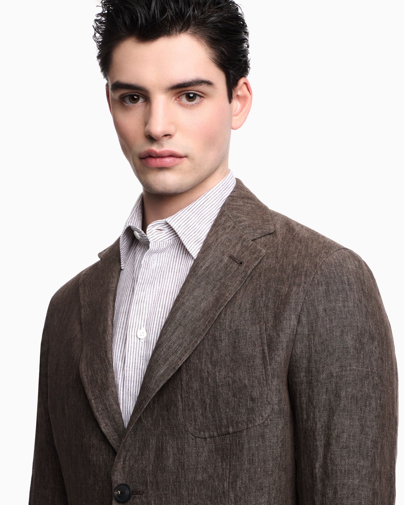 Single-breasted jacket in faded linen with a crêpe texture Slide 4