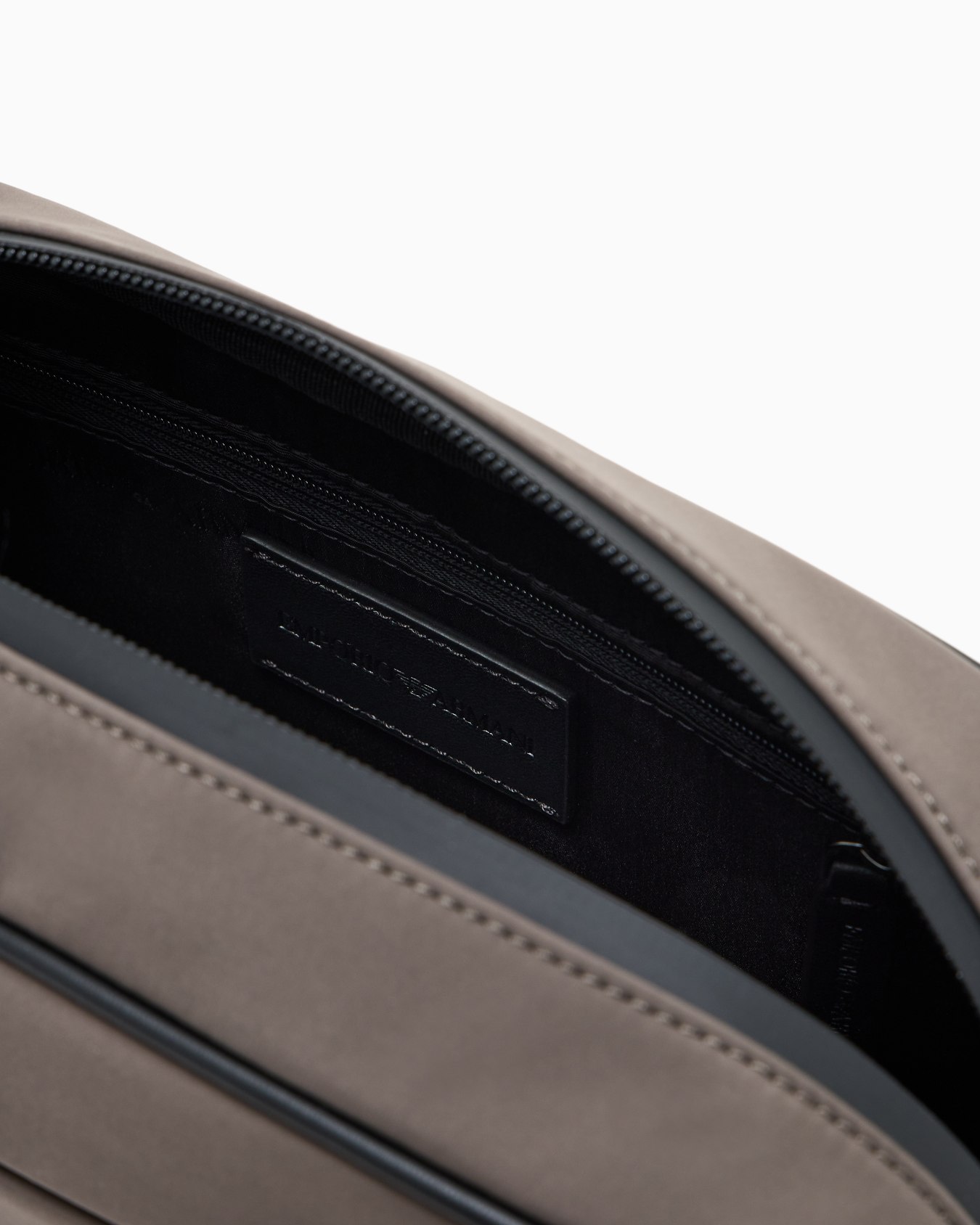 Travel essential Beauty-Case aus Nylon Folie 3