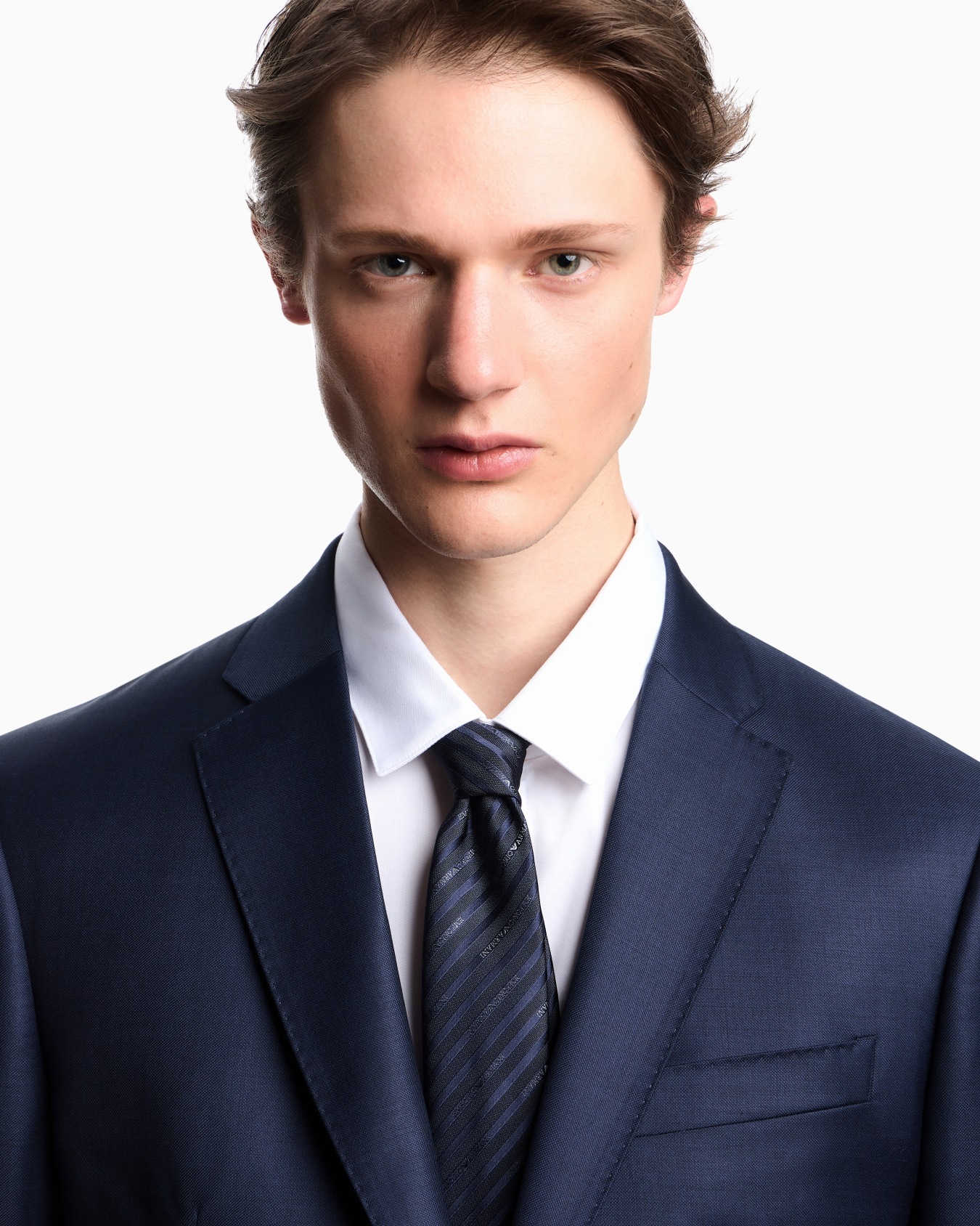 Single-breasted suit in a silky-finish grisaille Slide 4