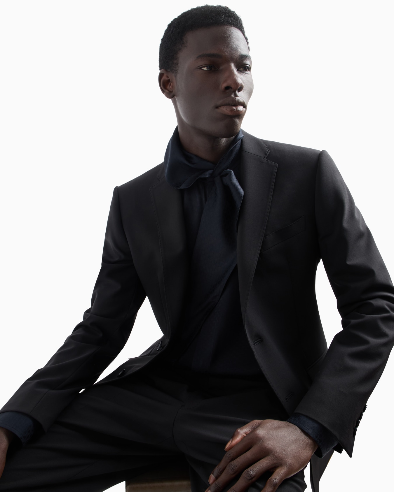 Single-breasted suit in virgin-wool two-way stretch canvas Slide 4