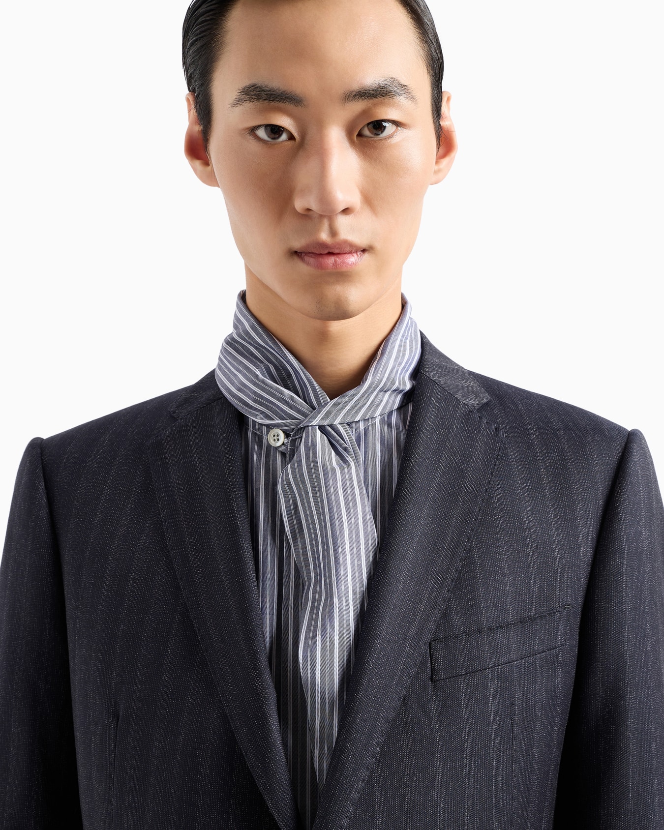 Slim-fit single-breasted suit in virgin wool with gradient stripe Slide 4