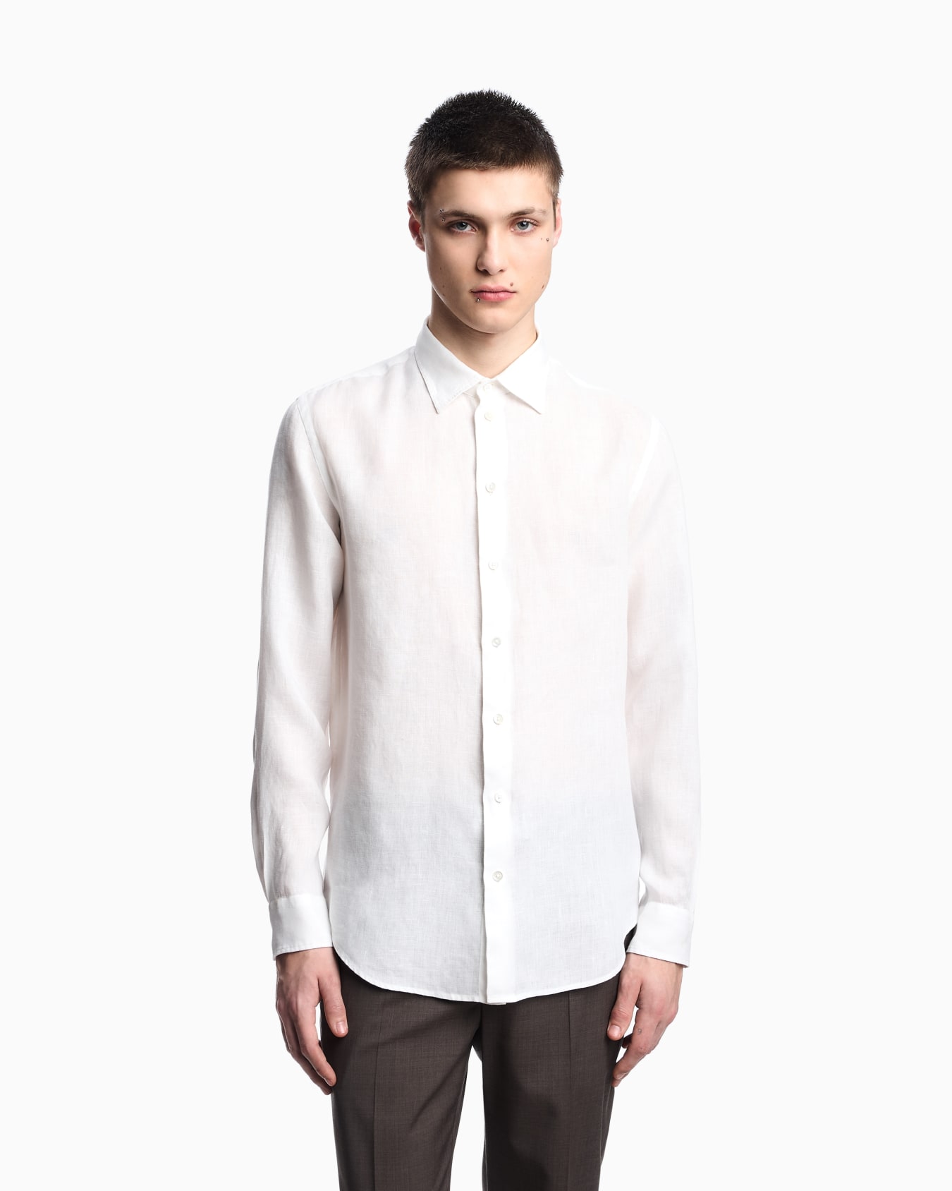 Hemd mit französischem Kragen aus stückgefärbtem Leinen Folie 3