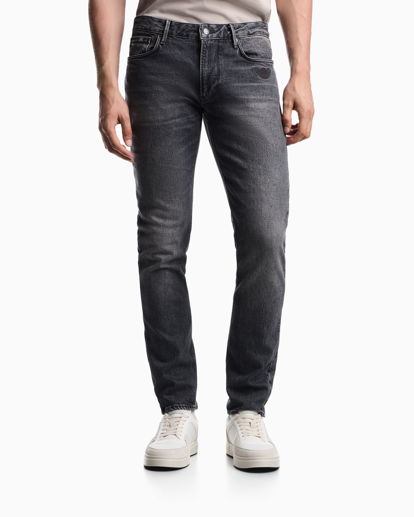 Vaqueros slim fit J06 en denim lavado con bordado de águila Diapositiva 2